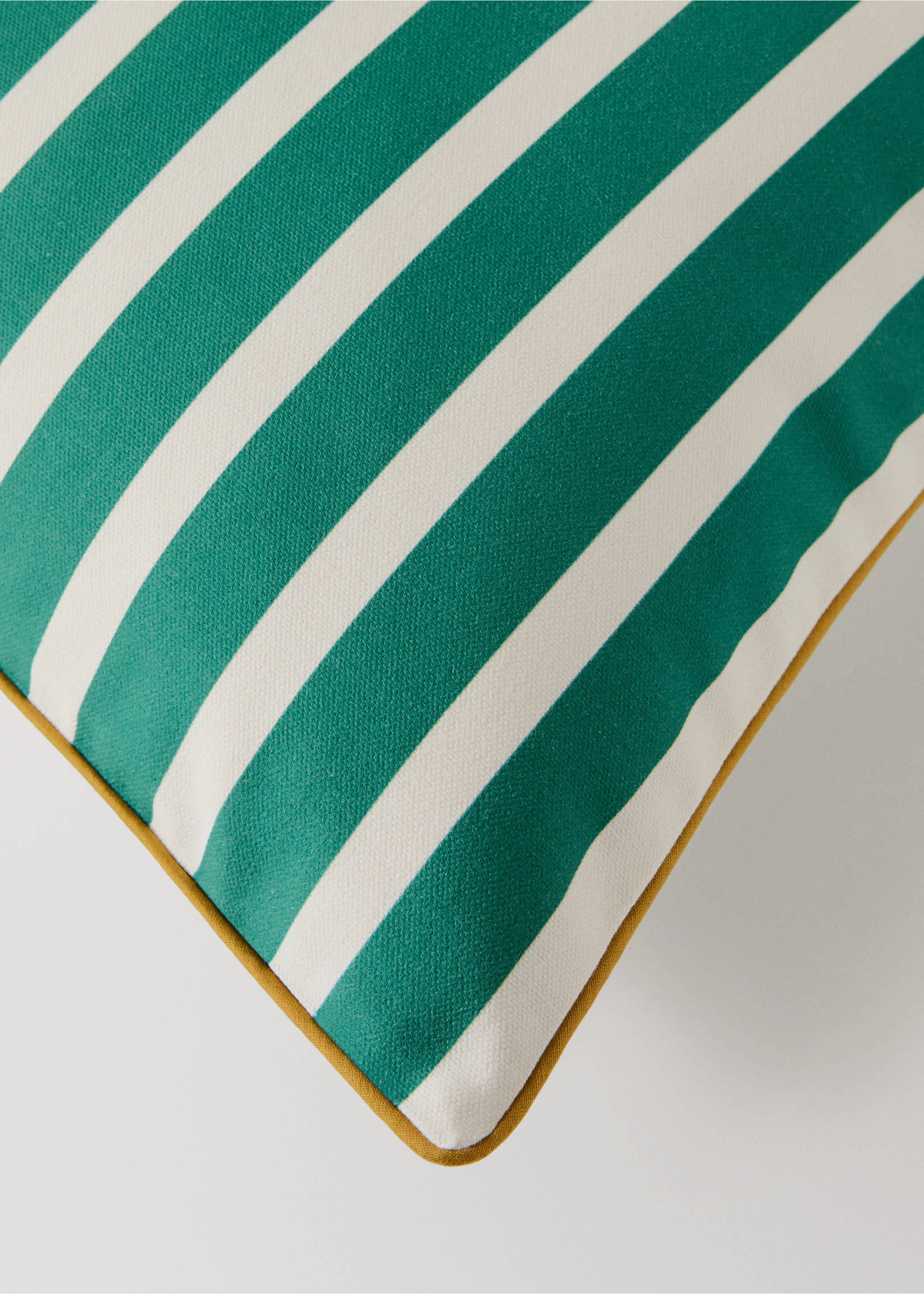 Csíkos pamut díszpárnahuzat kontrasztos szegéllyel, 50x50 cm - A termék adatai 1, Zöld. Ref: 27003378-00.