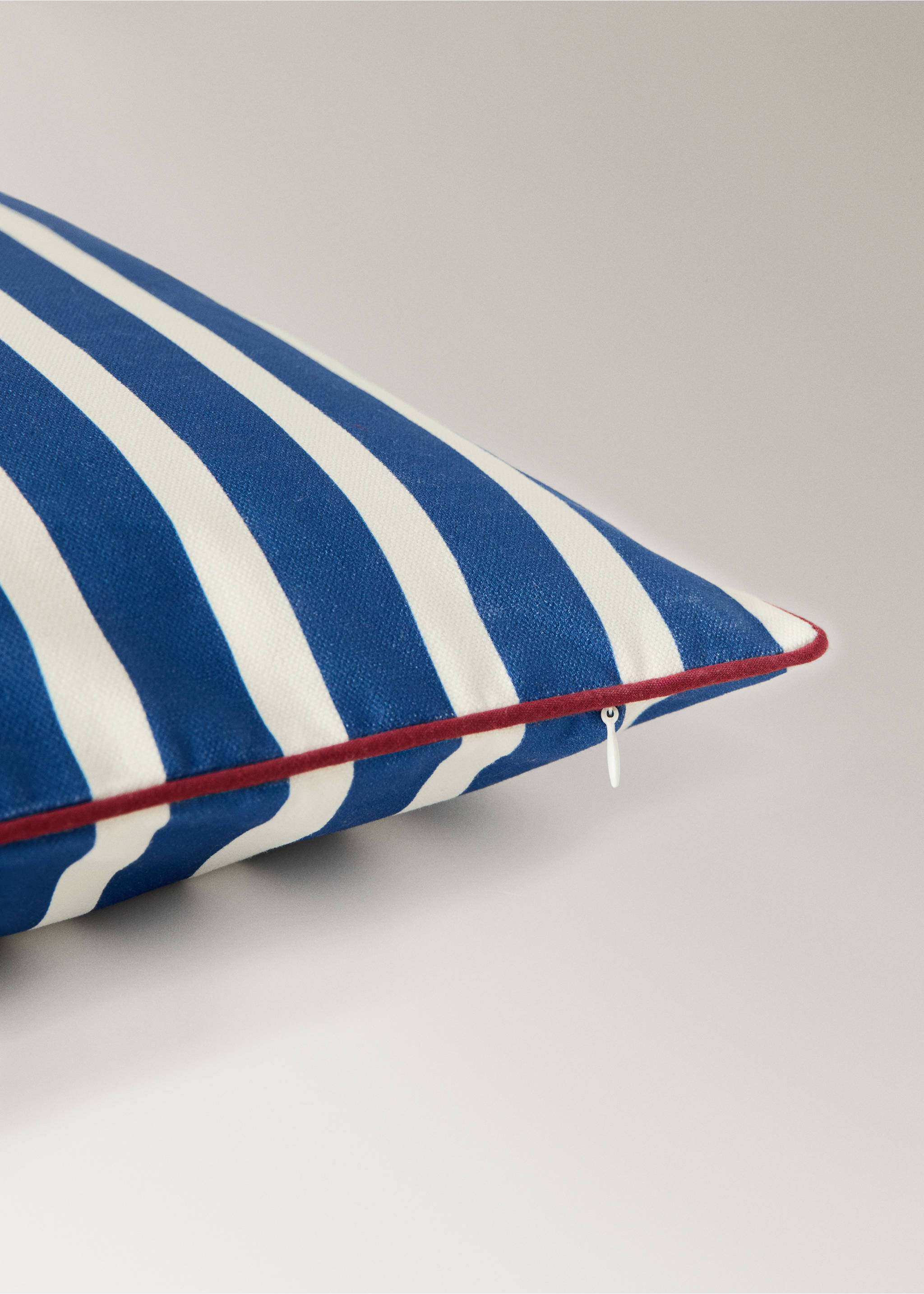 Funda cojín algodón rayas piping contraste 50x50 cm - Detalle del artículo 2, Azul. Ref: 27003378-00.