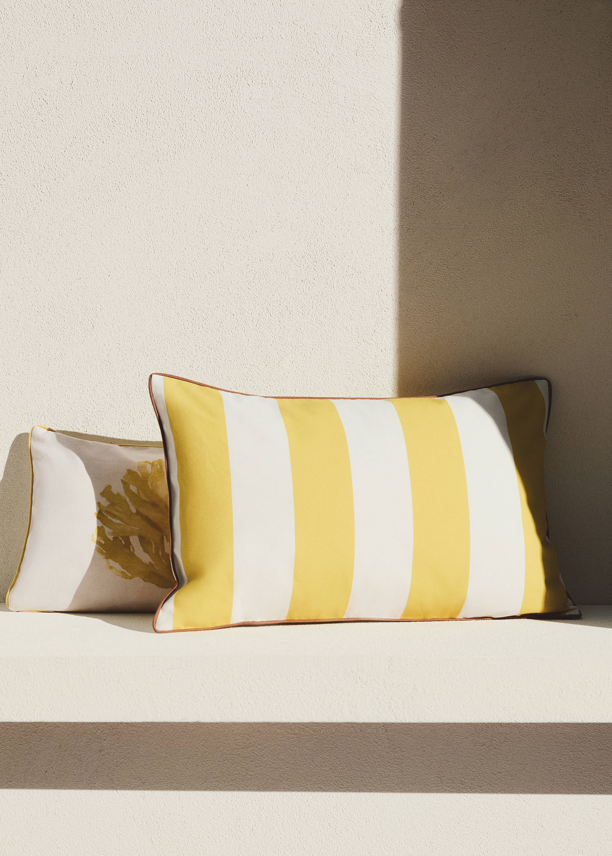 Thick striped cotton cushion cover with piping 40x60 cm - General plane