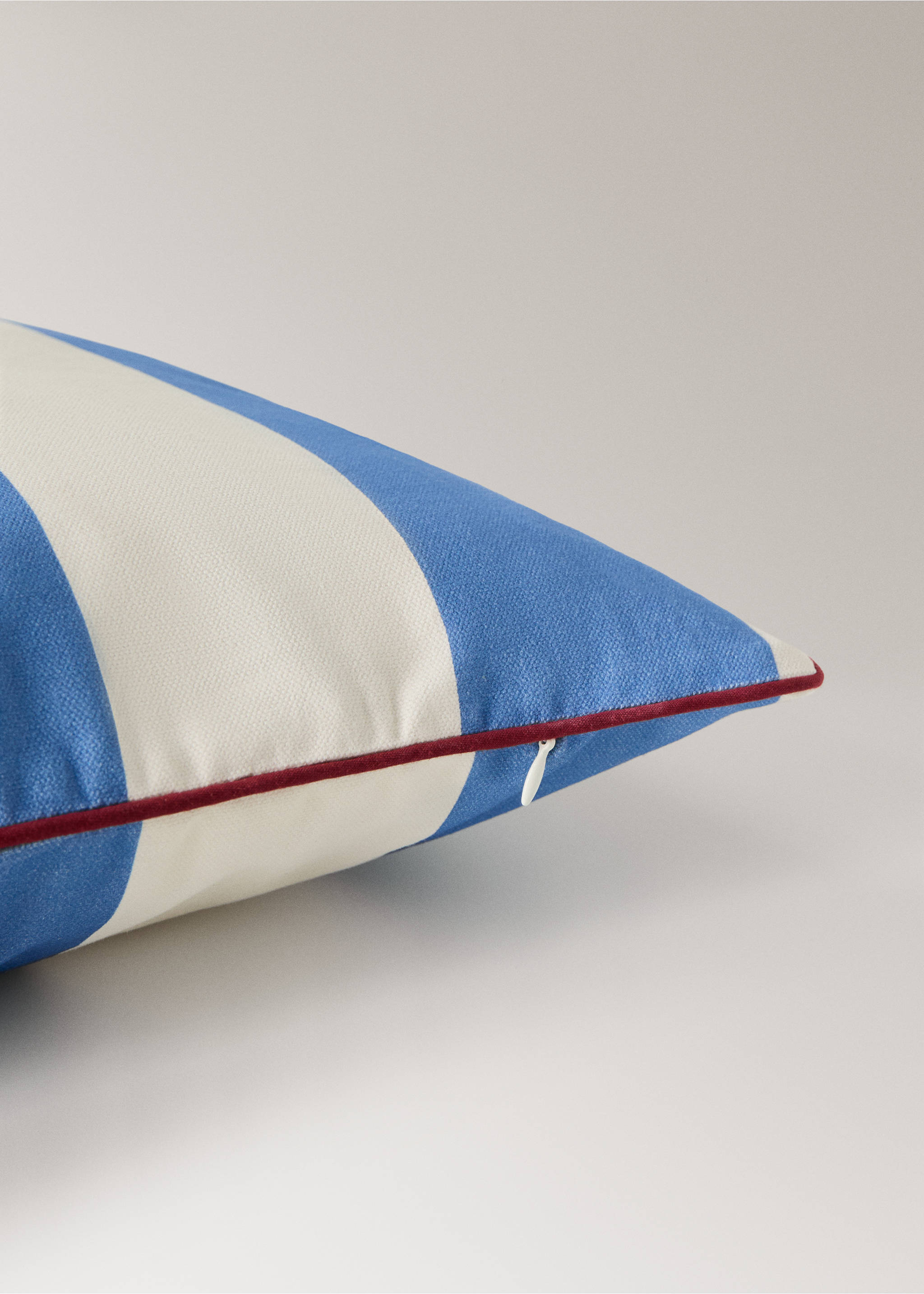Thick striped cotton cushion cover with piping 40x60 cm - Details of the article 2, Blue. Ref: 27003379-00.