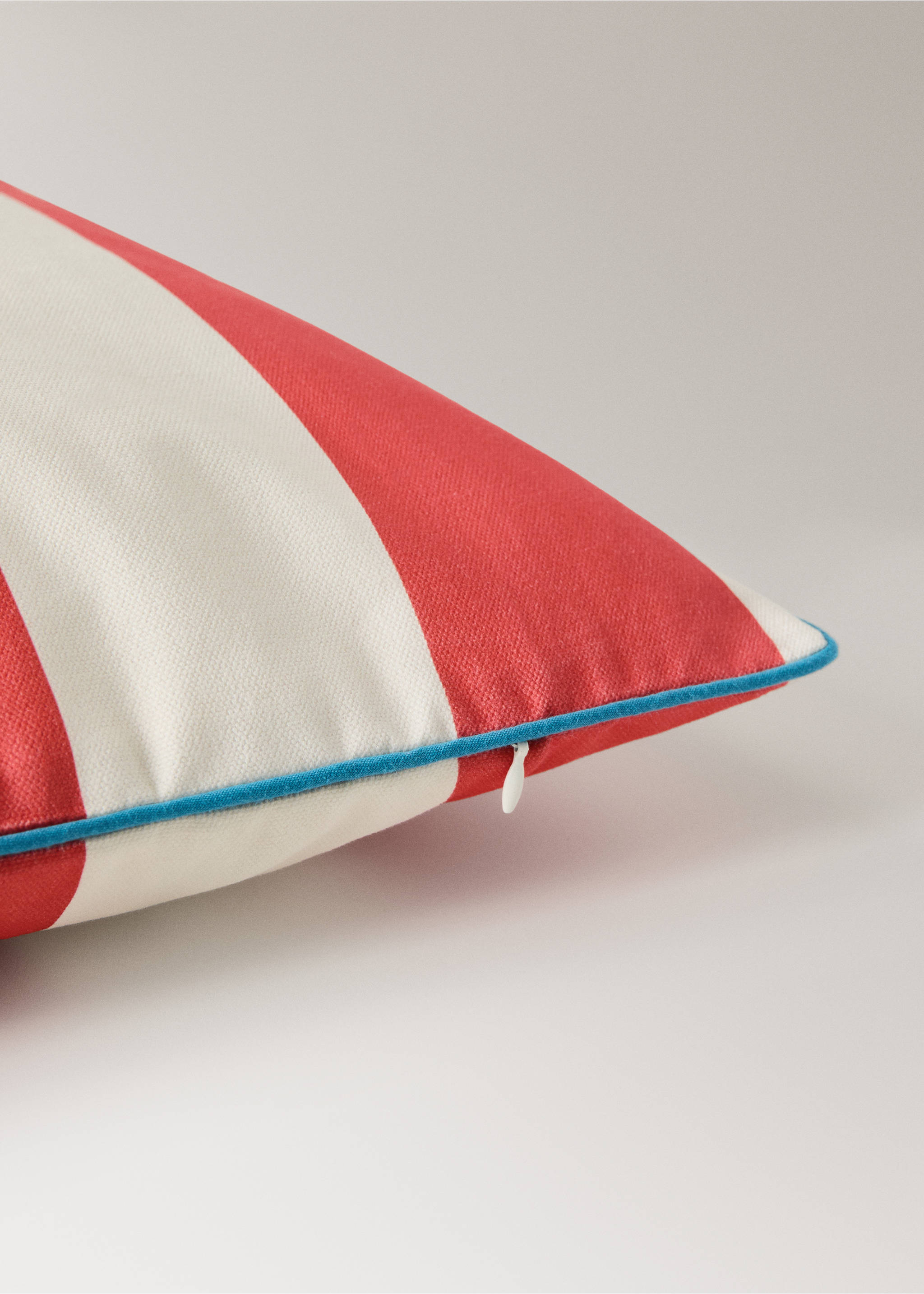 Thick striped cotton cushion cover with piping 40x60 cm - Details of the article 2, Red. Ref: 27003379-00.