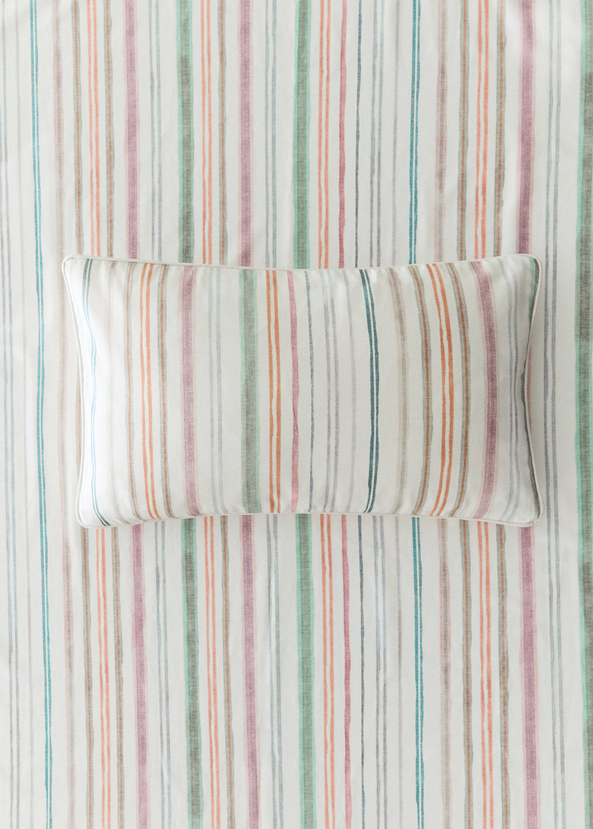 Children's cushion cover in multicoloured striped cotton percale 30x50 cm - General plane