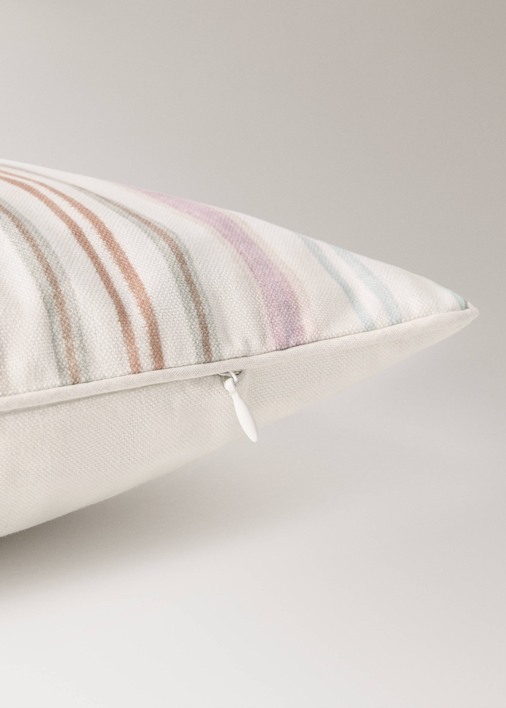 Children's cushion cover in multicoloured striped cotton percale 30x50 cm - Details of the article 2