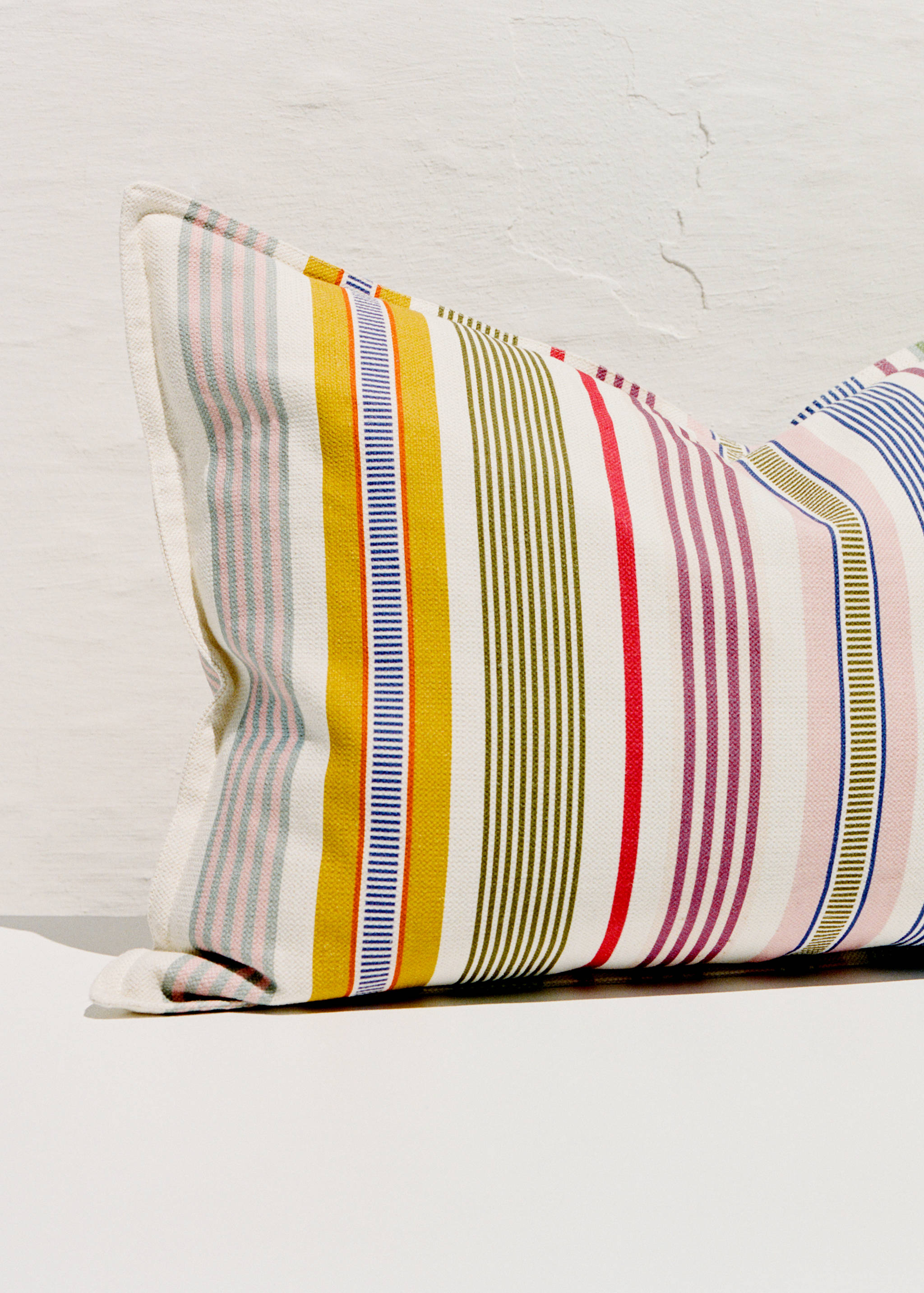 Children's cushion cover in multicoloured striped cotton percale 30x50 cm - Details of the article 5