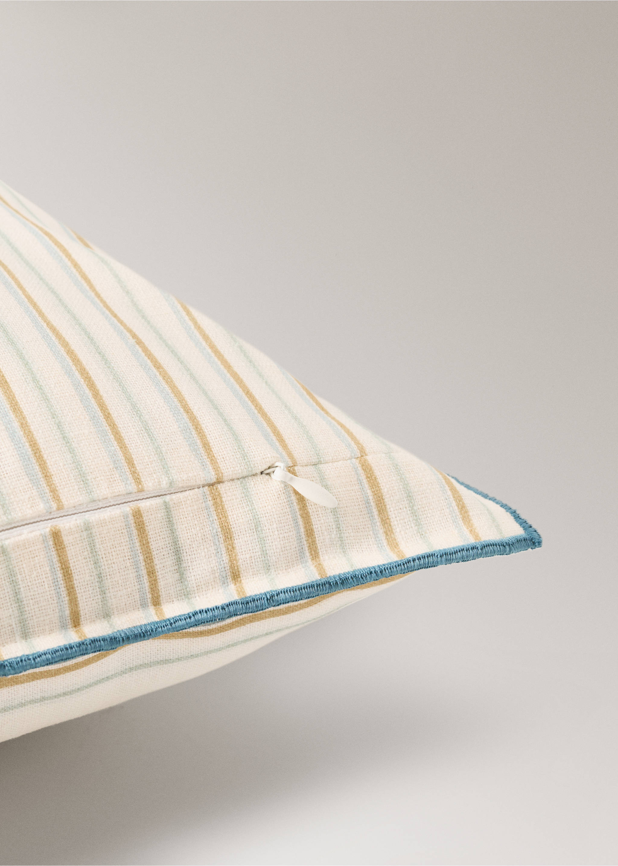 Children's cushion cover in printed cotton-linen 30x40 cm - Details of the article 2, Ecru. Ref: 27003390-00.