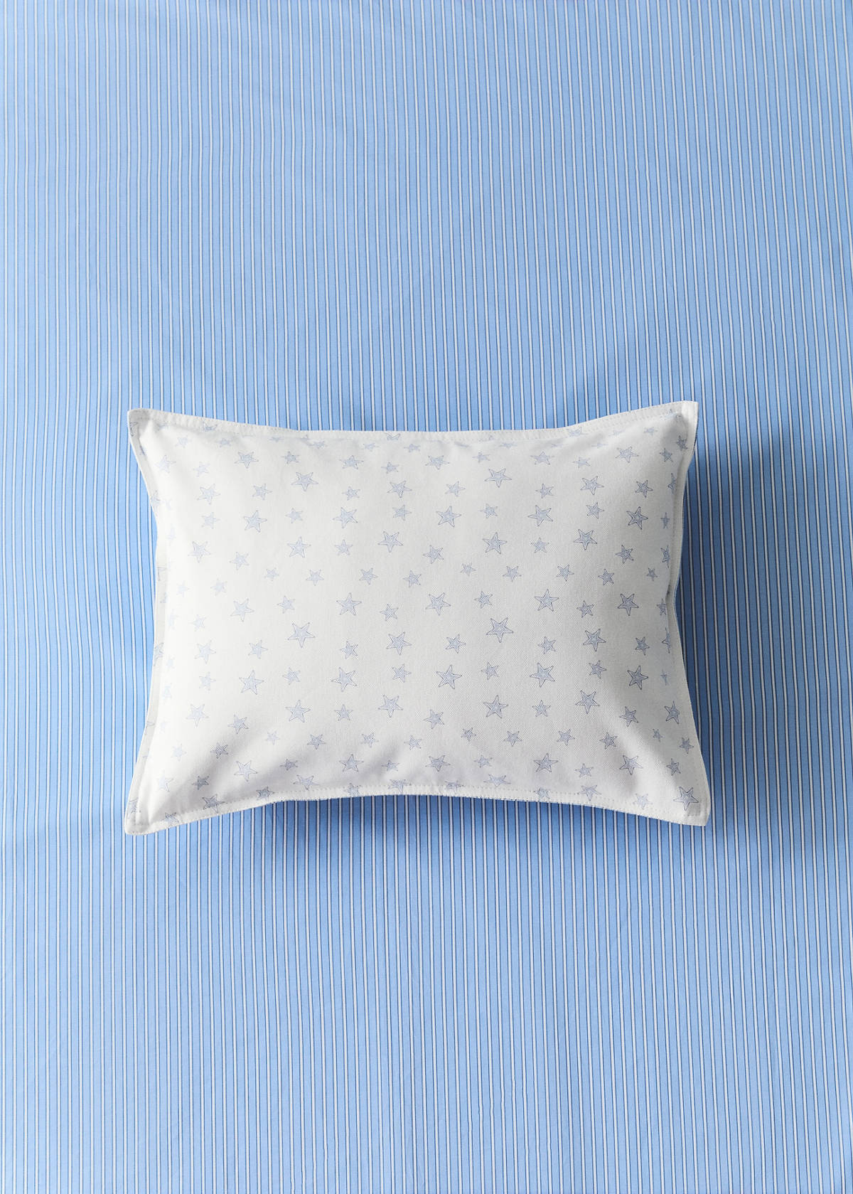Reversible children's cushion cover with stars and stripes 30x40 cm — Blue