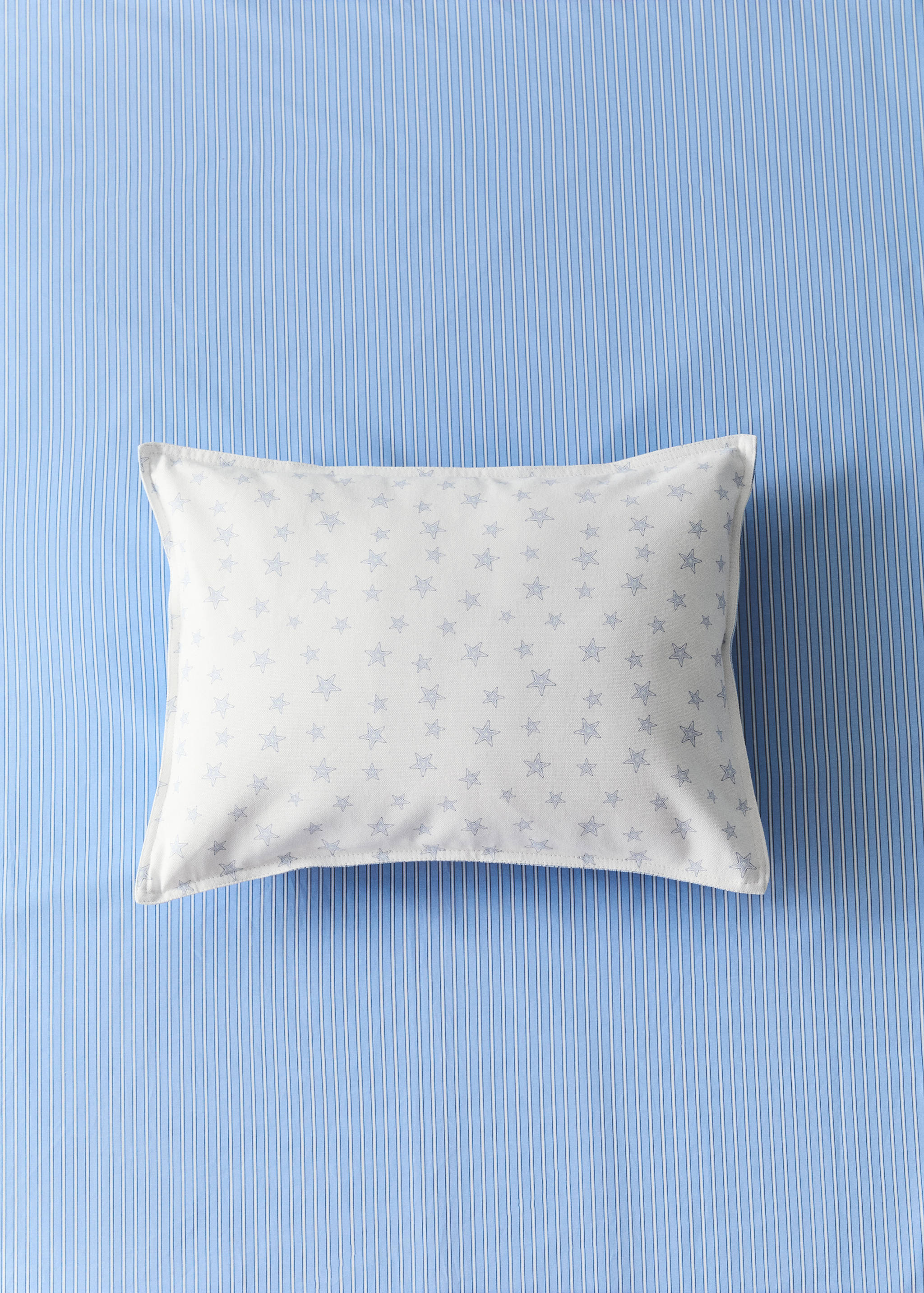 Reversible children's cushion cover with stars and stripes 30x40 cm - General plane