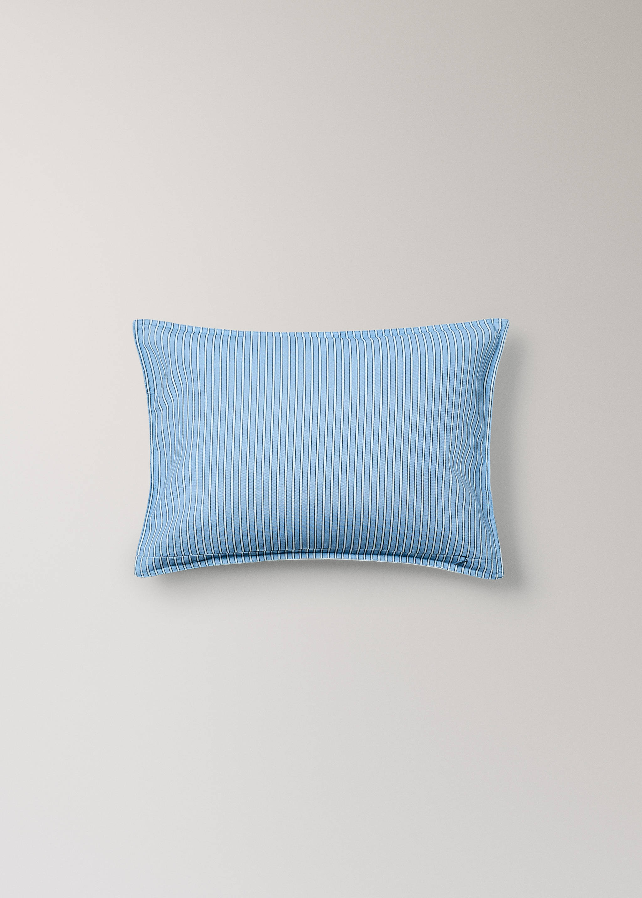 Reversible children's cushion cover with stars and stripes 30x40 cm - Details of the article 4