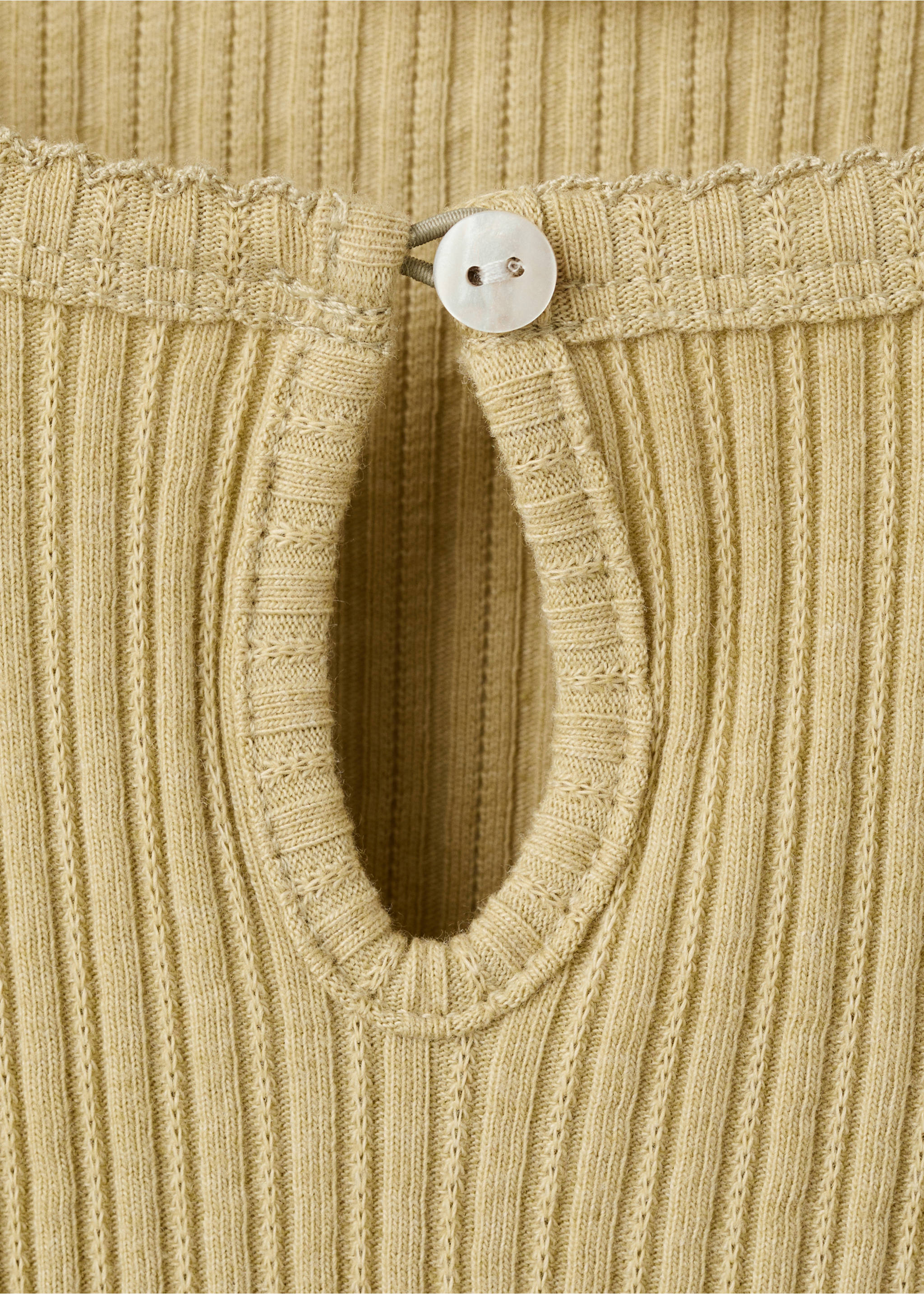 Ribbed long-sleeved t-shirt - Details of the article 8, Olive Green. Ref: 27003720-00.