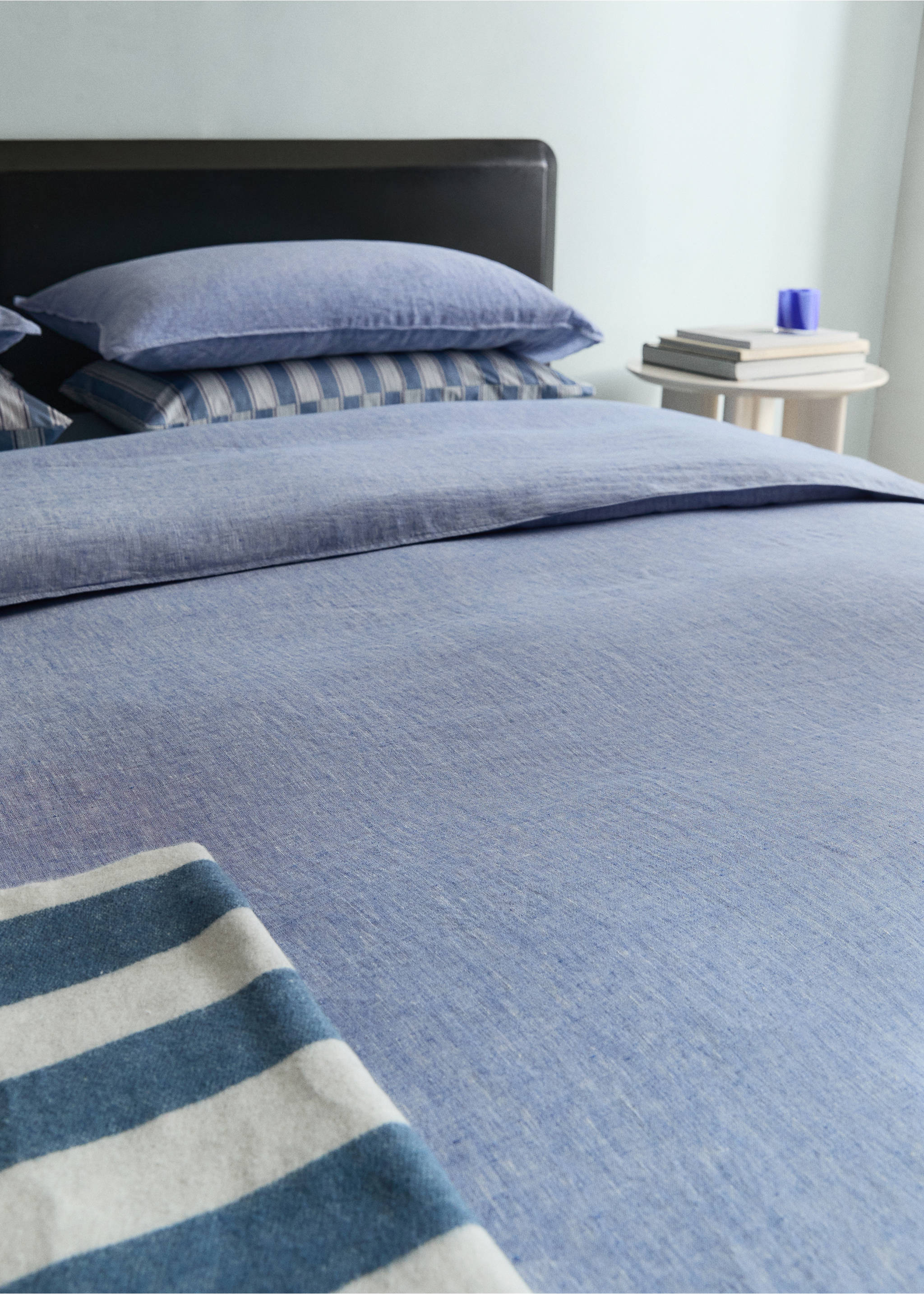 Linen yarn-dyed duvet cover Bed 180/200 cm - Details of the article 7, Blue. Ref: 27003740-00.
