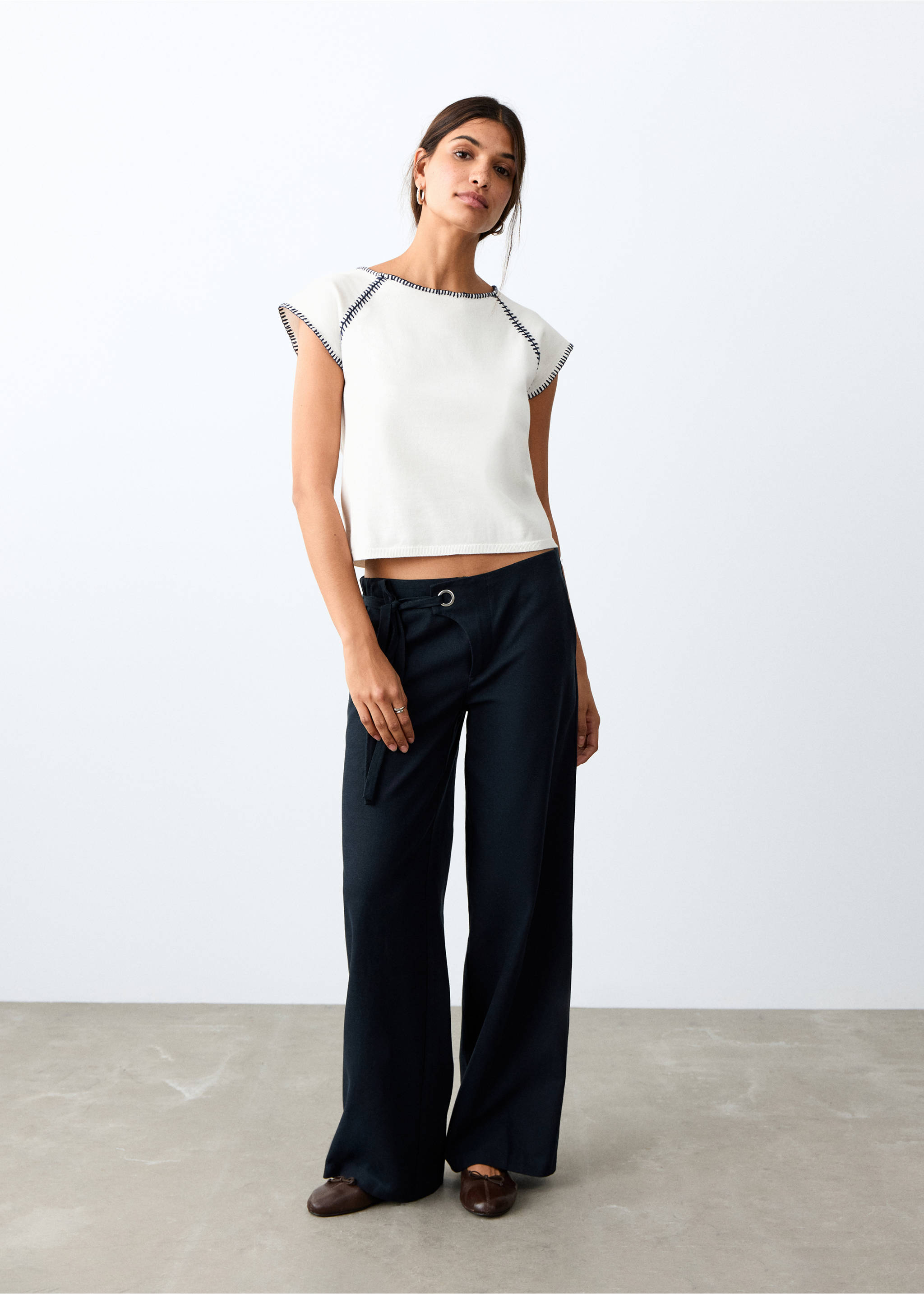 Топ с декоративным швом - Общий план, Экрю. Ref: 27004053-00.