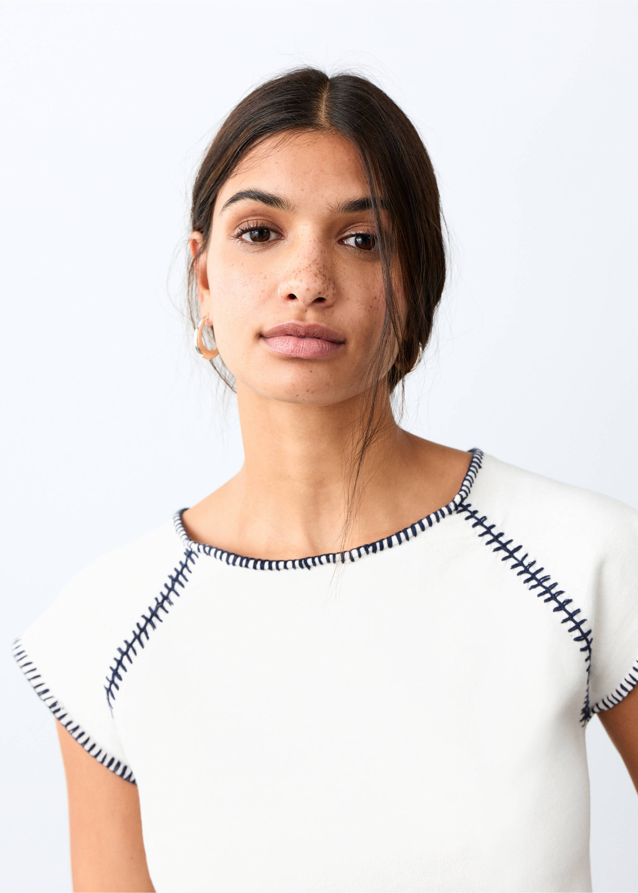 Топ с декоративным швом - Деталь изделия 1, Экрю. Ref: 27004053-00.