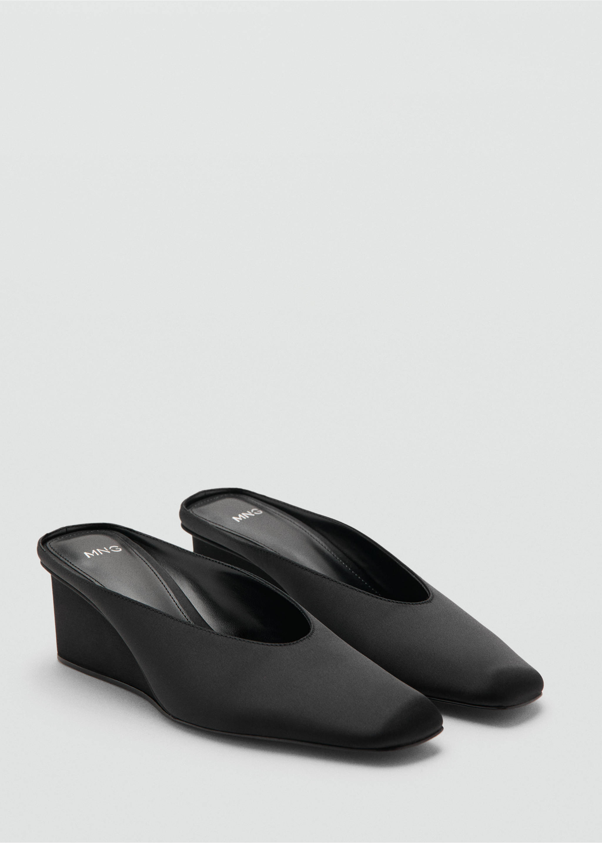 Square toe wedge heel shoe - Medium plane, Black. Ref: 27004056-00.