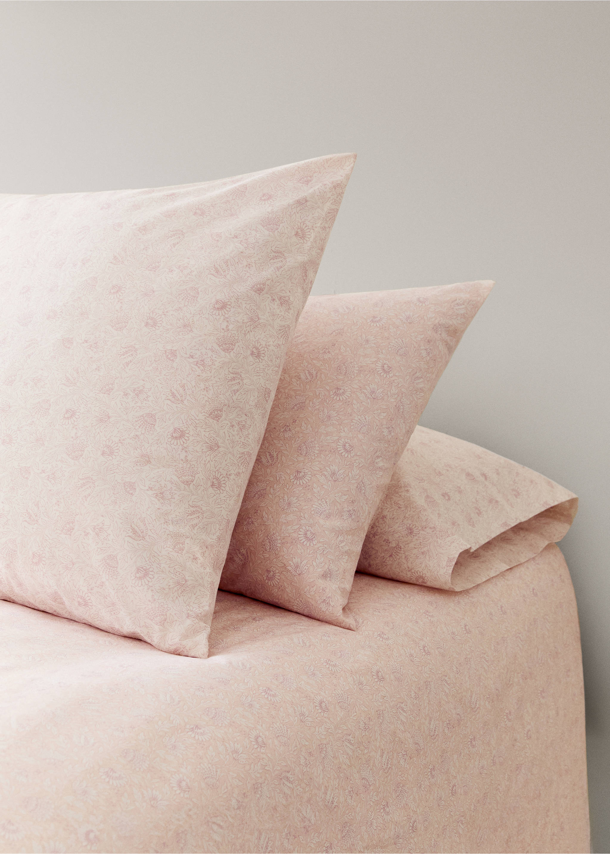 Children's pillowcase in cotton percale with floral pattern 60x60 - General plane, Pastel Pink. Ref: 27004081-00.