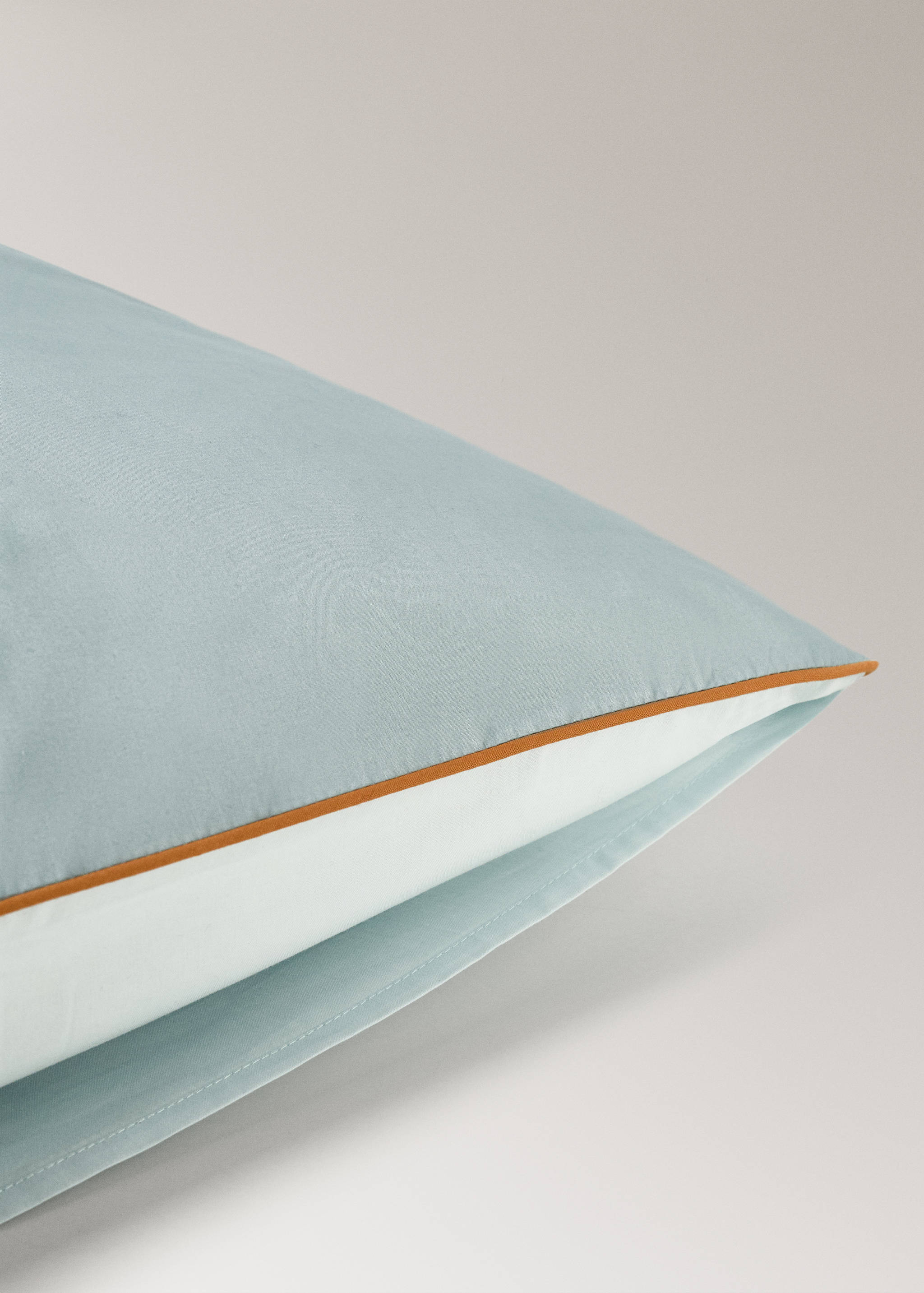Reversible percale cotton pillowcase with contrasting piping 60x60 cm - Details of the article 1