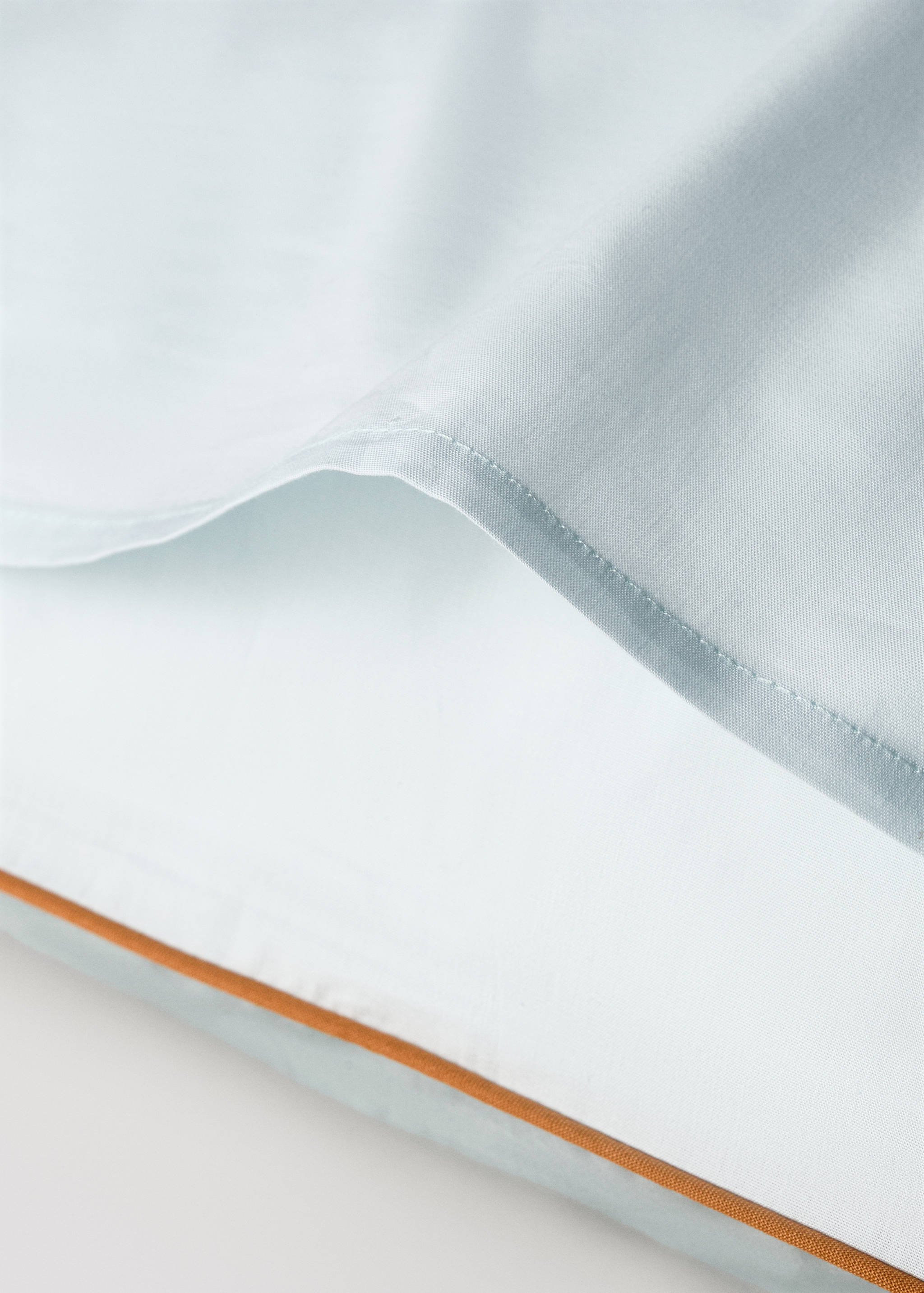 Reversible percale cotton pillowcase with contrasting piping 60x60 cm - Details of the article 2