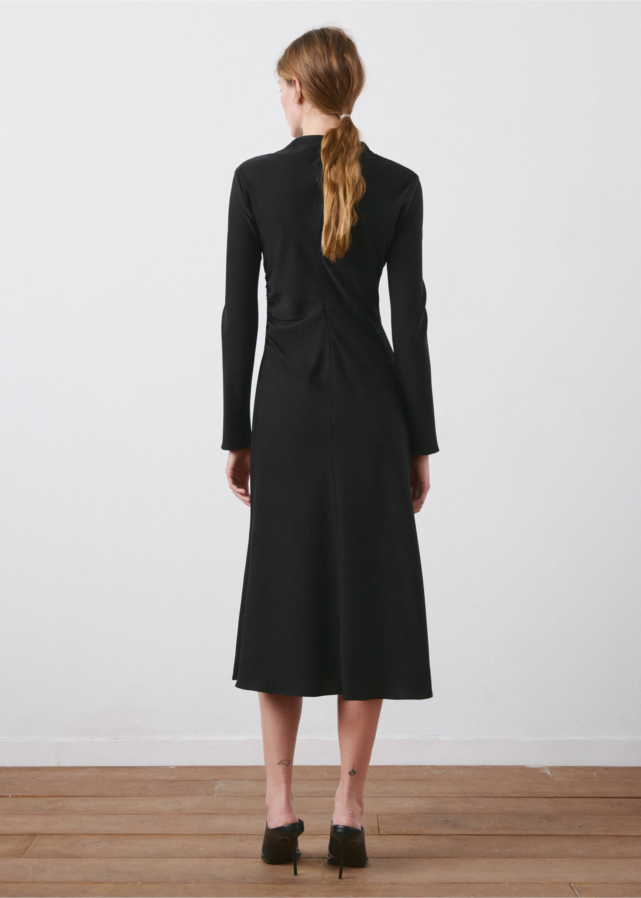 Robe midi froncée - Verso de l’article, Noir. Ref: 27004097-00.