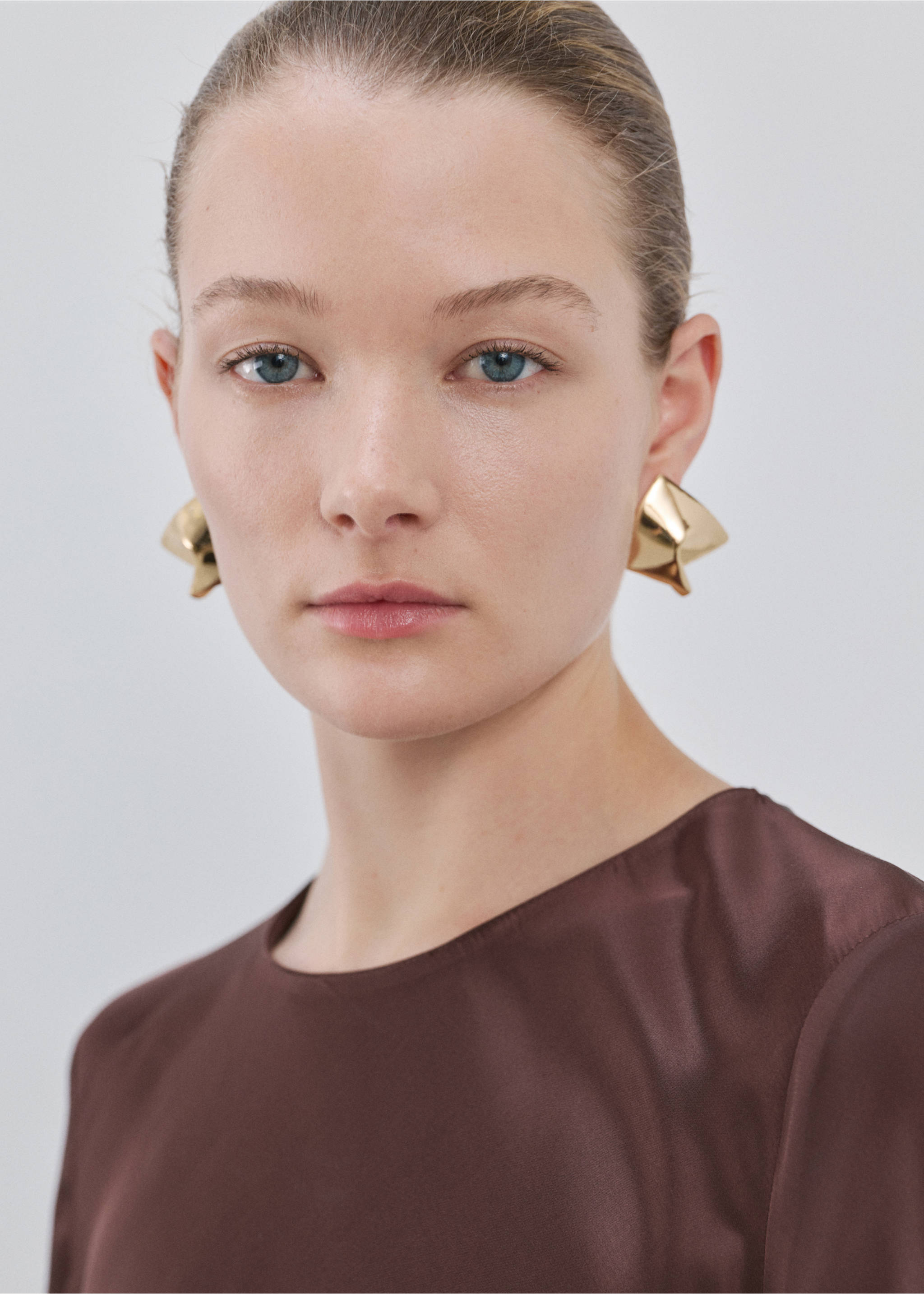 Long flared dress - Details of the article 1, Brown. Ref: 27004098-00.