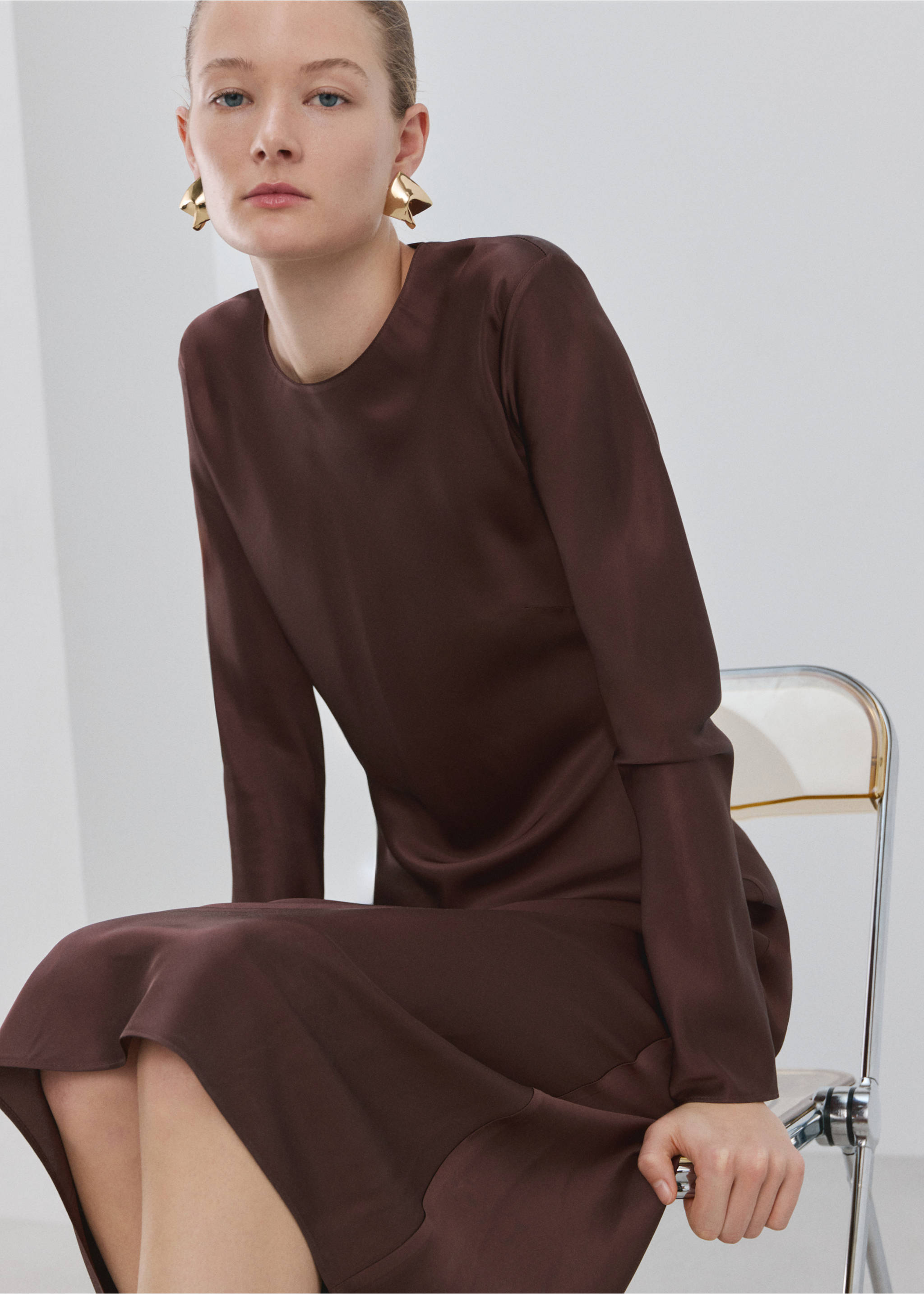 Long flared dress - Details of the article 2, Brown. Ref: 27004098-00.