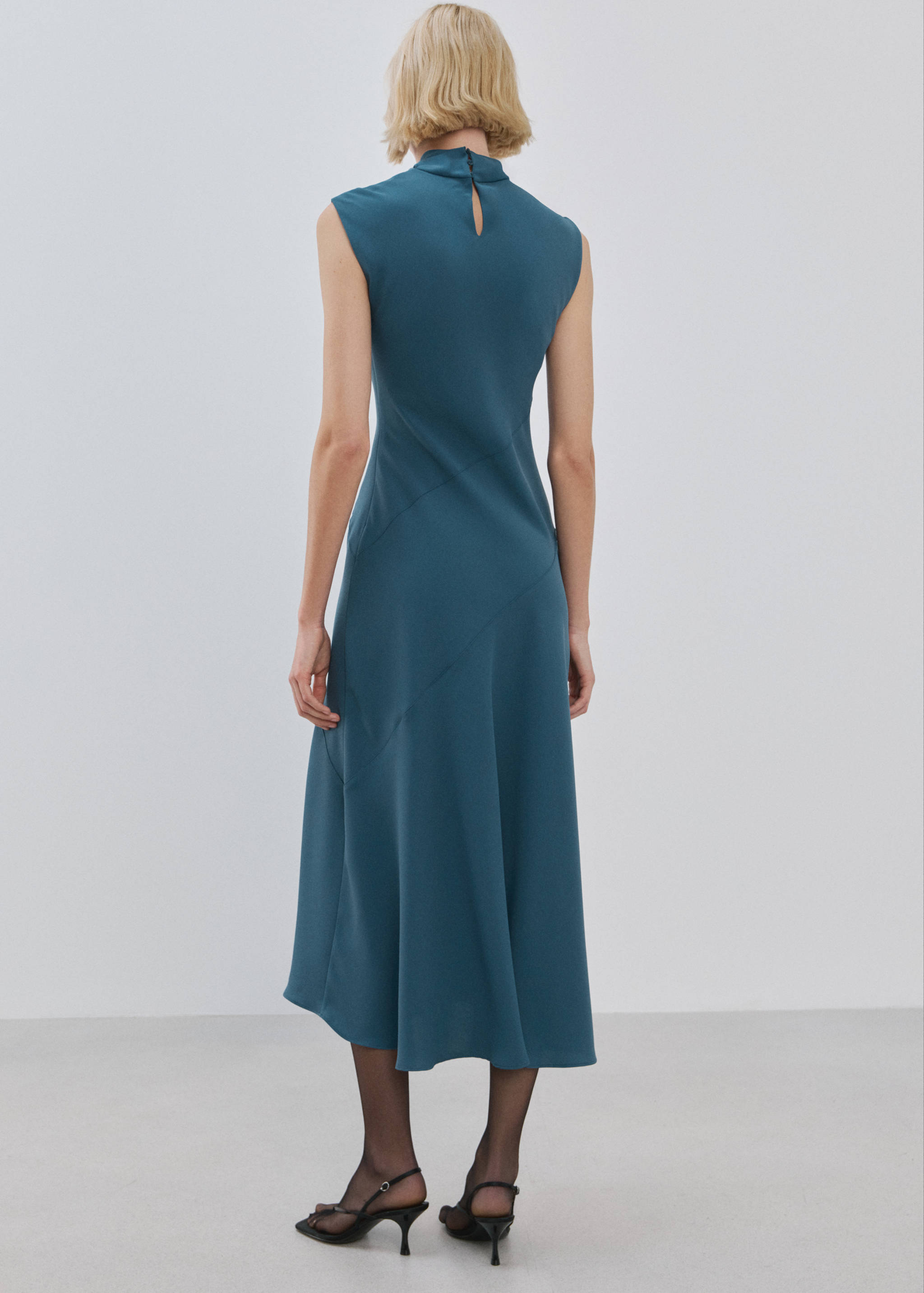 Long dress with draped neck - Reverse of the article