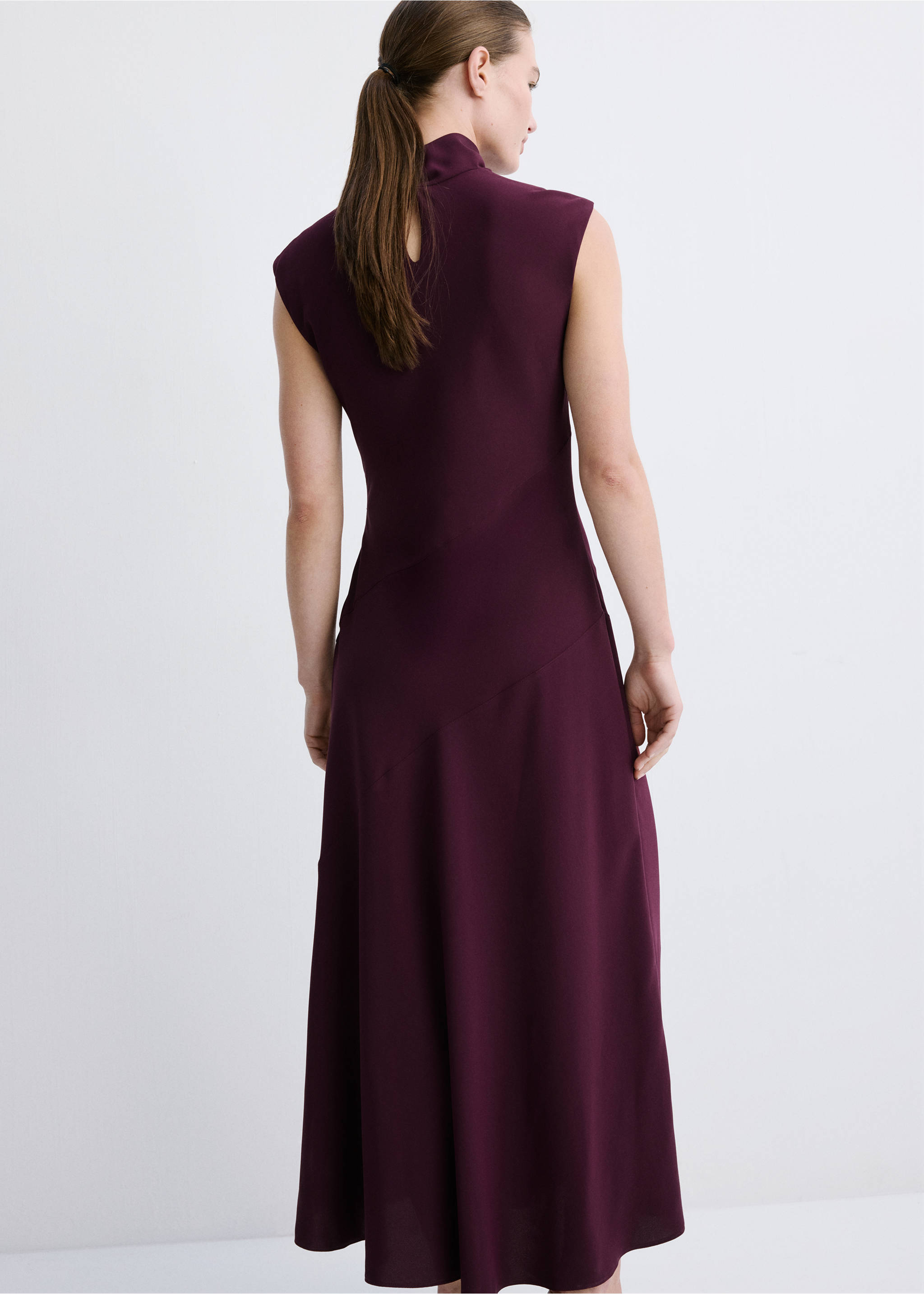 Long dress with draped neck - Reverse of the article, Wine. Ref: 27004100-00.