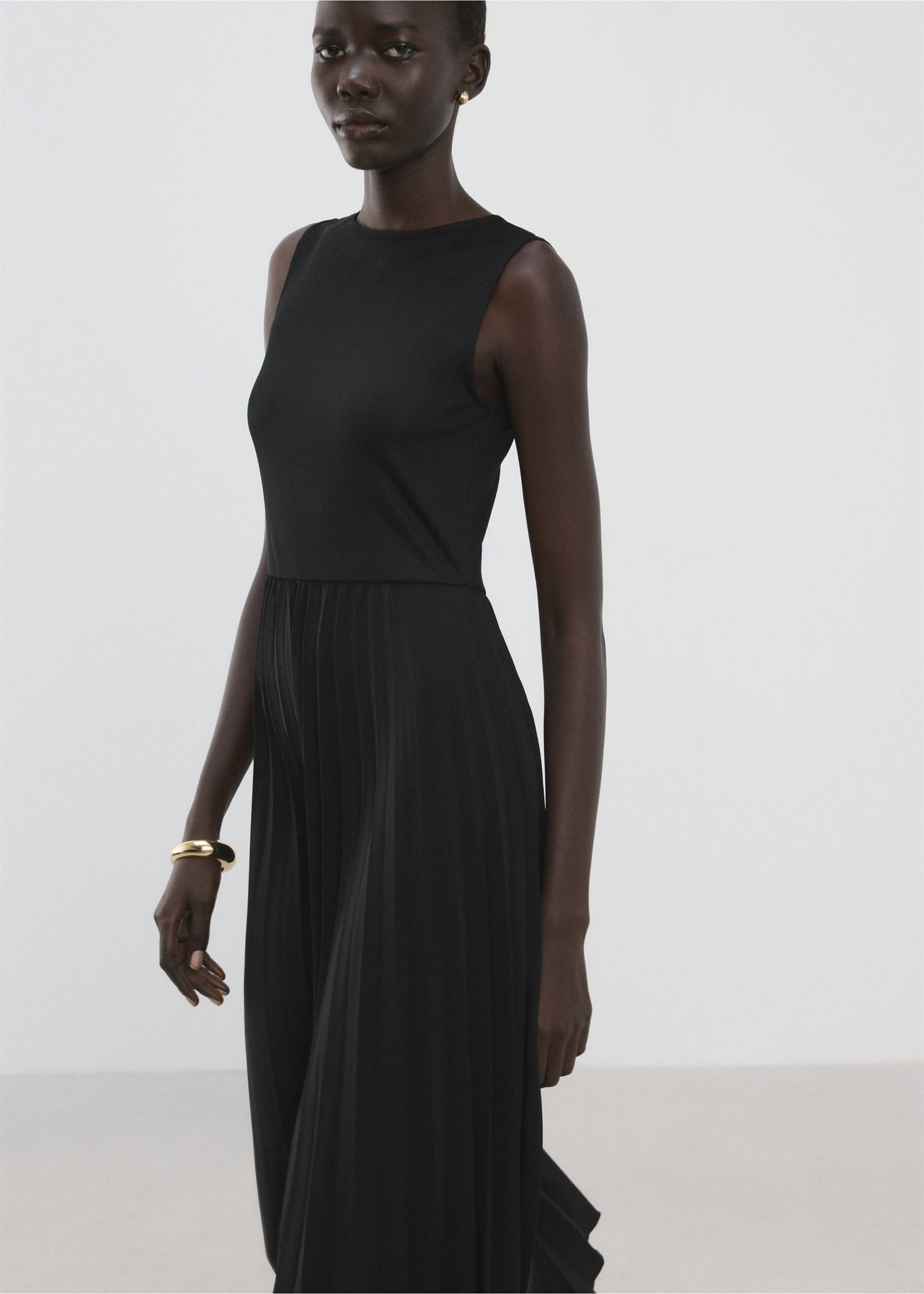 Pleated long dress - Medium plane, Black. Ref: 27004102-00.