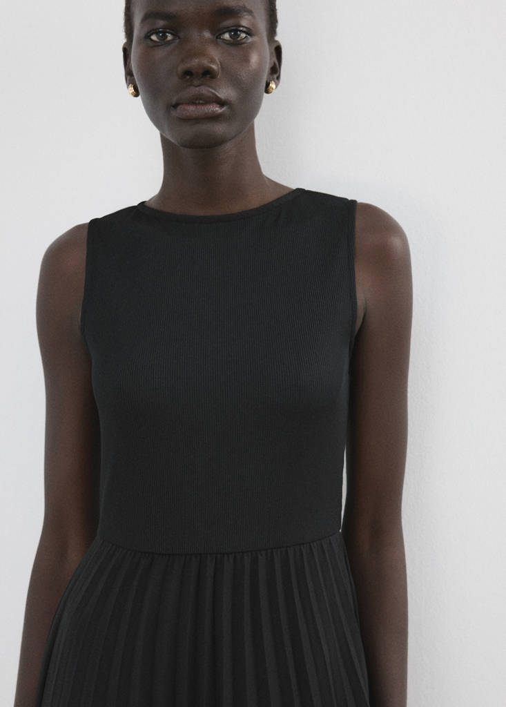 Pleated long dress — Black