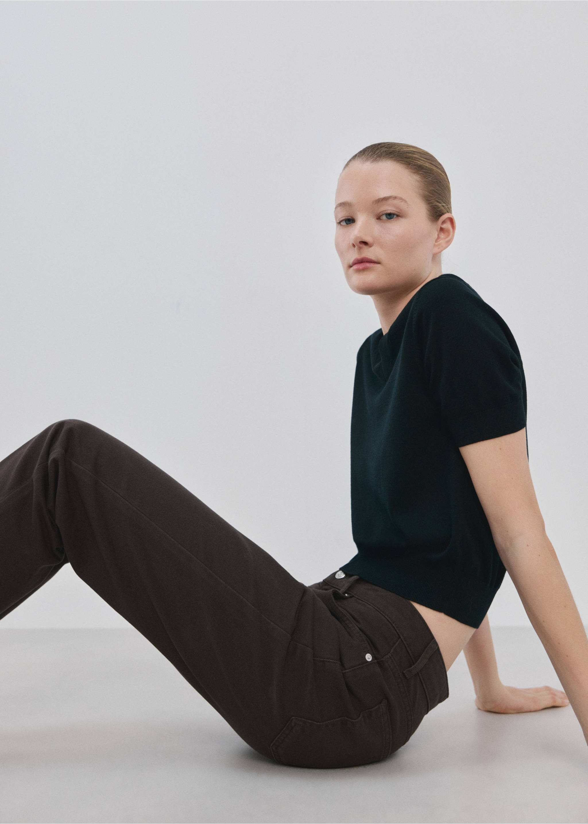 Jean droit taille normale - Détail de l'article 2, Chocolat. Ref: 27004108-00.