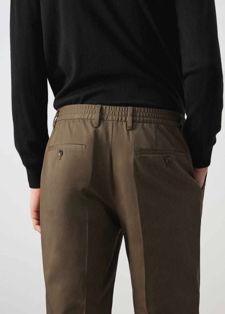 Regular-fit pleated trousers — Brown