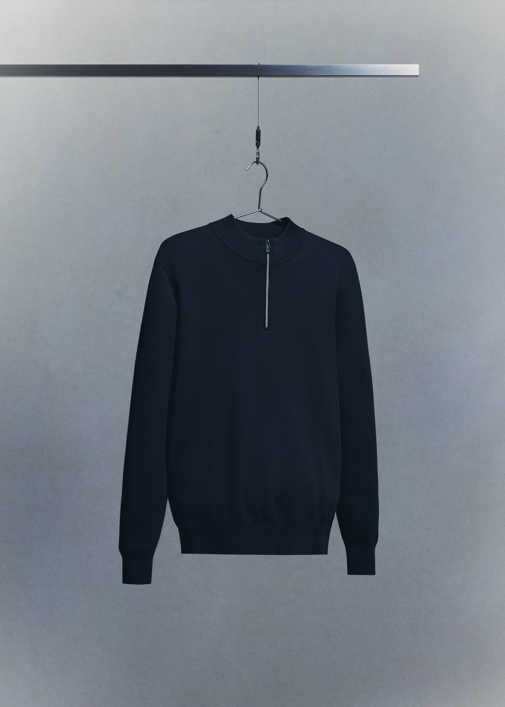 Удобный эластичный джемпер с застежкой на молнию - Деталь изделия 9