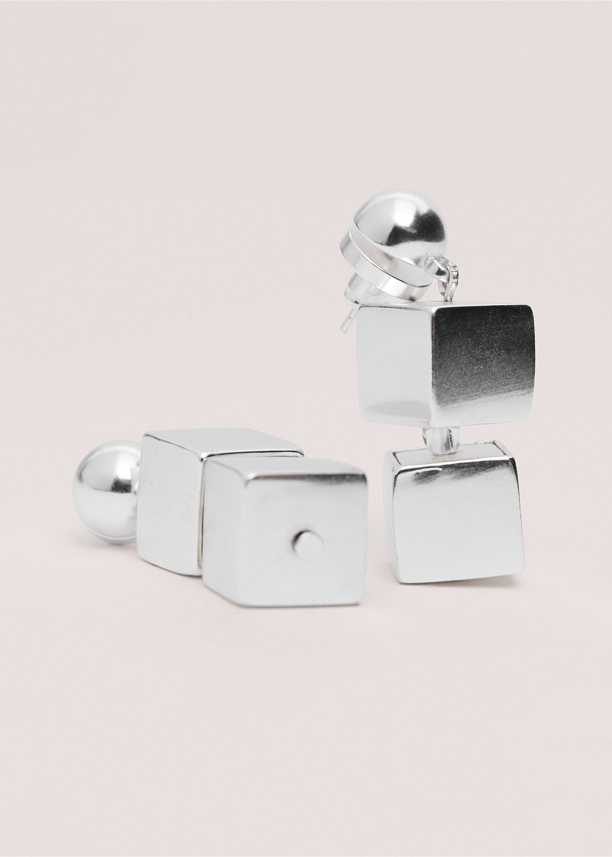 Dangling metallic cube earrings - Details of the article 1, Silver. Ref: 27004448-00.