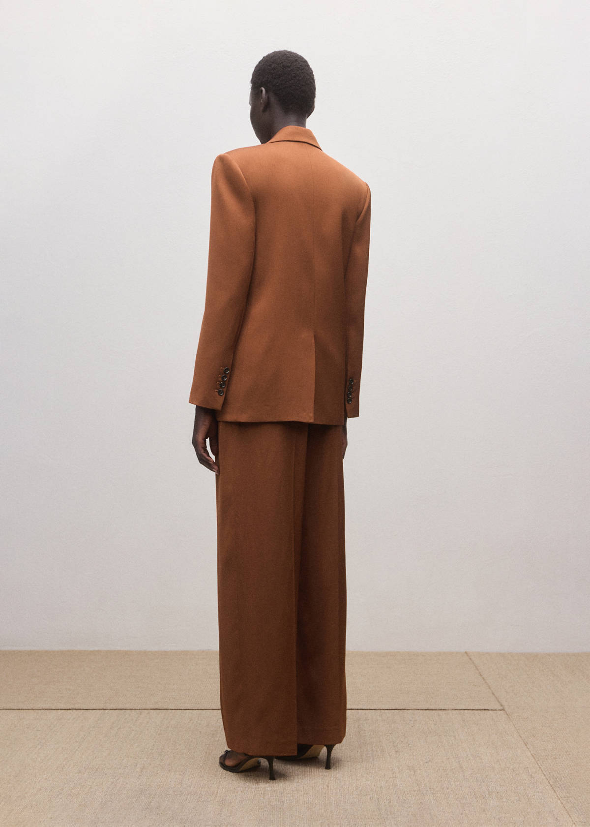 Straight low-rise suit trousers — Cognac