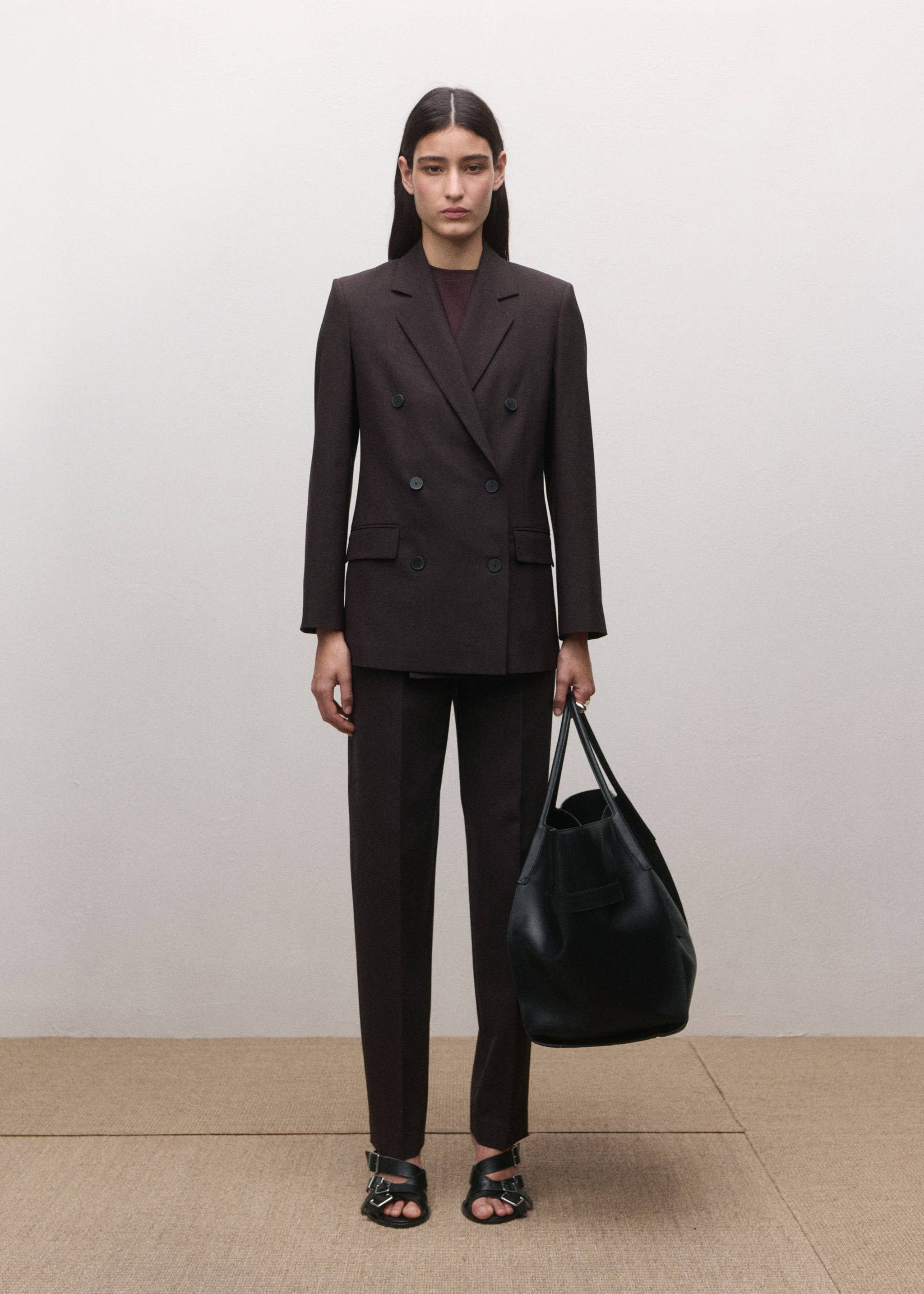 Костюмные шерстяные брюки со средней посадкой - Общий план