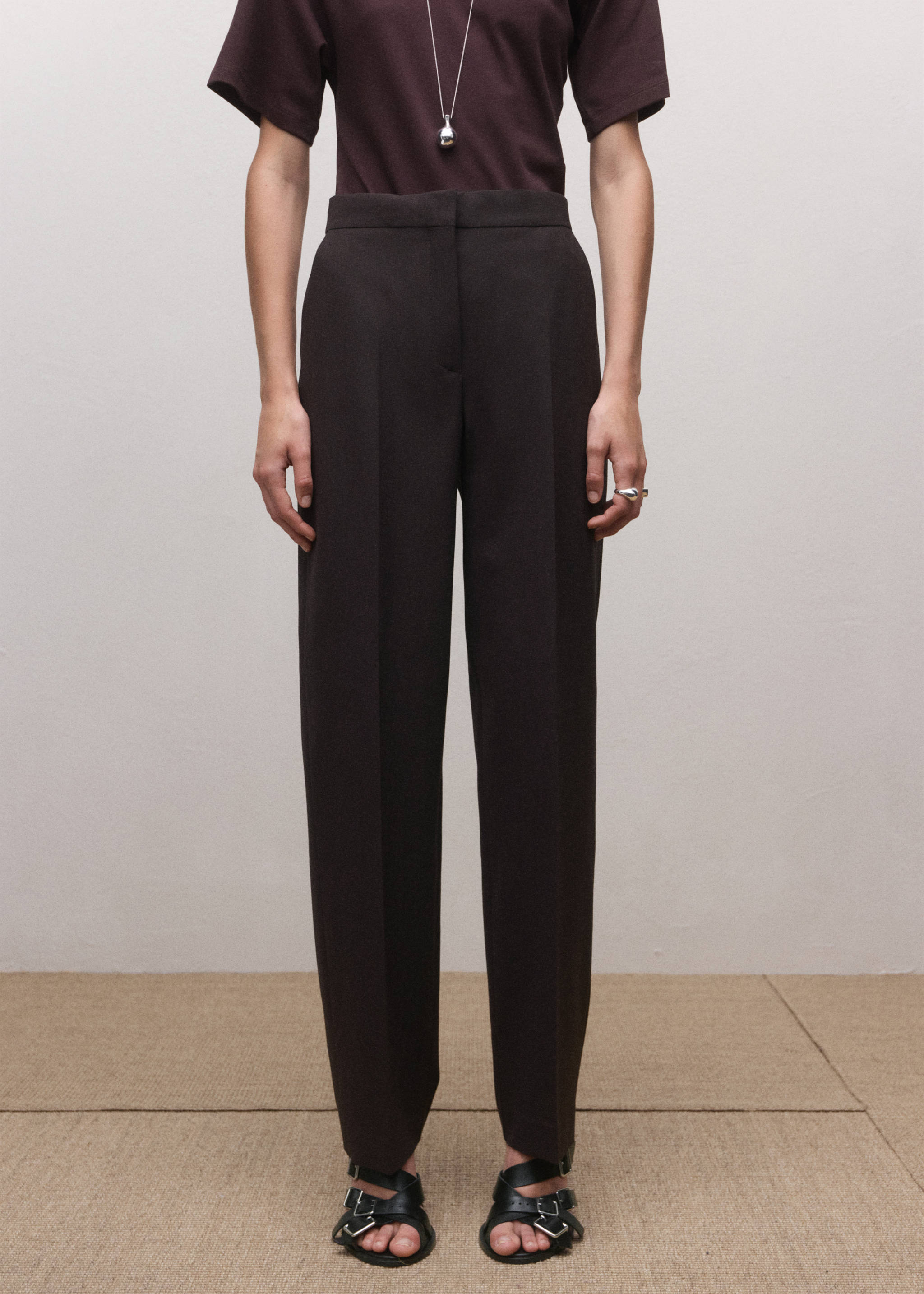 Костюмные шерстяные брюки со средней посадкой - Средний план, Сливовый. Ref: 27004451-00.