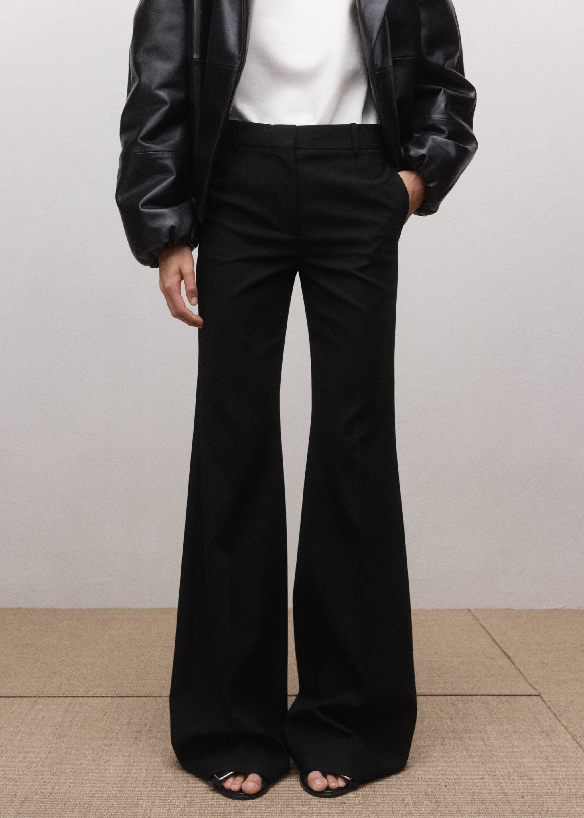 Mid-rise flare trousers - Medium plane, Black. Ref: 27004452-00.