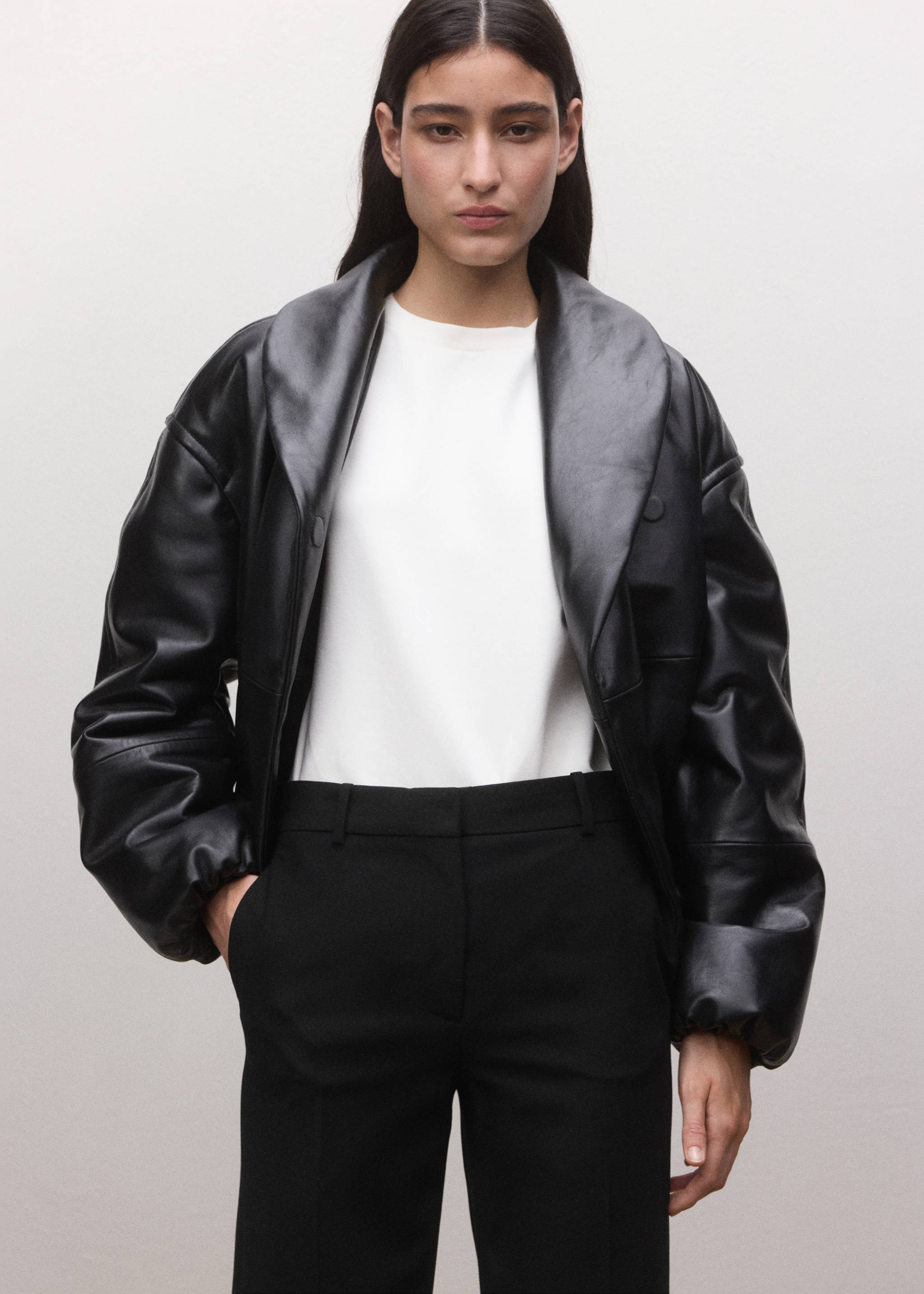 Mid-rise flare trousers - Details of the article 1, Black. Ref: 27004452-00.