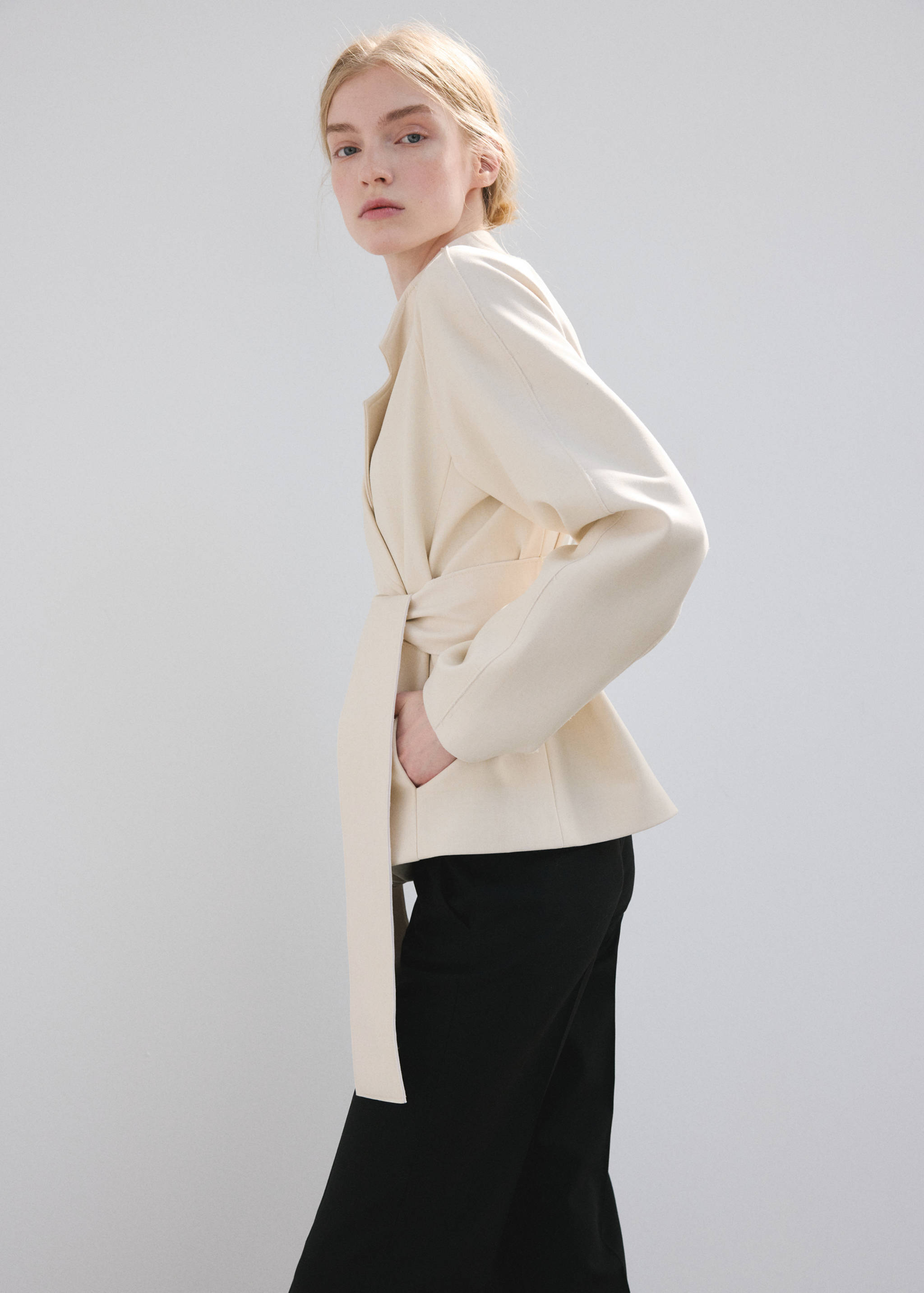 Mid-rise flare trousers - Details of the article 1