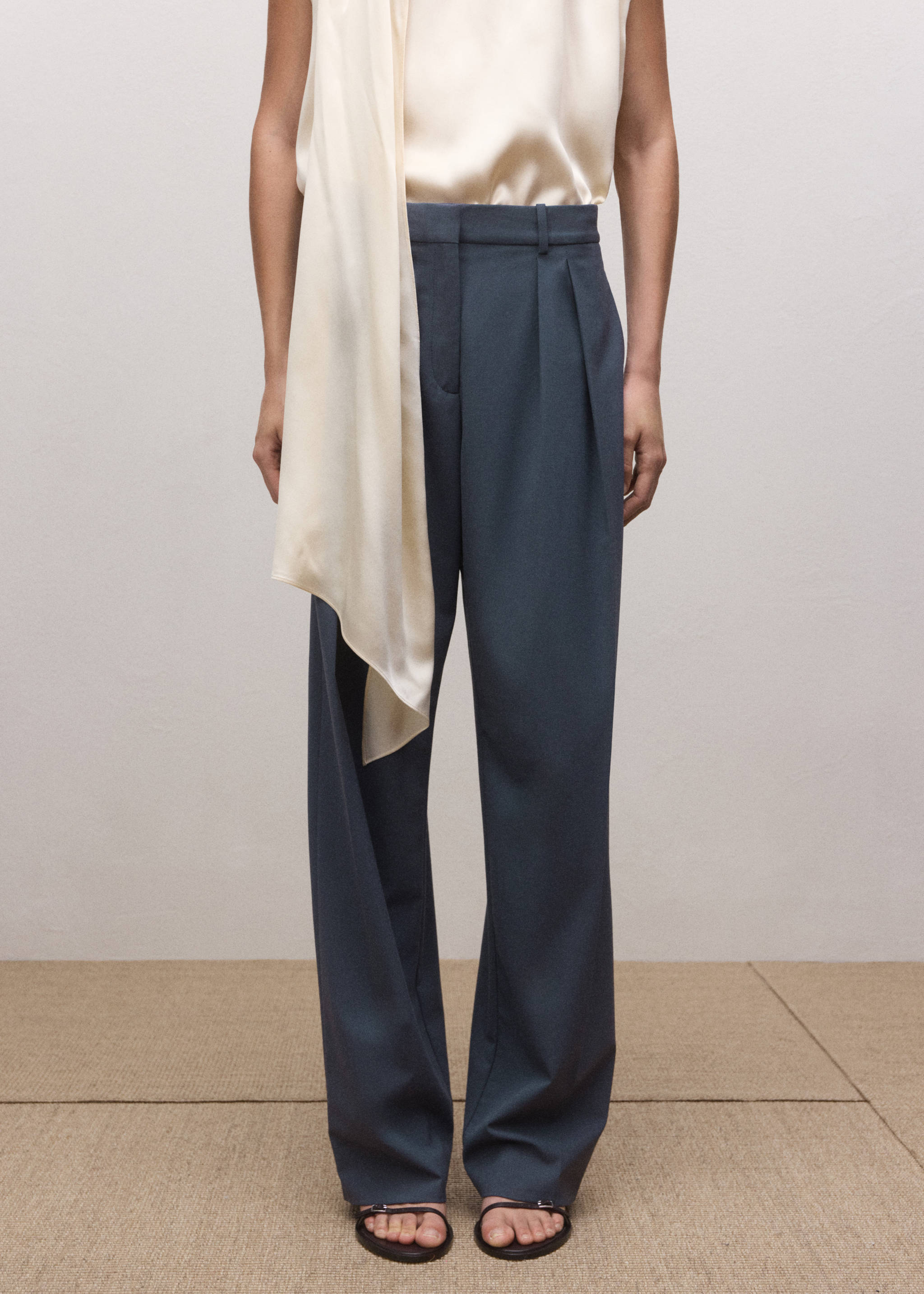 Прямые костюмные брюки из шерсти - Средний план, Синий. Ref: 27004453-01.