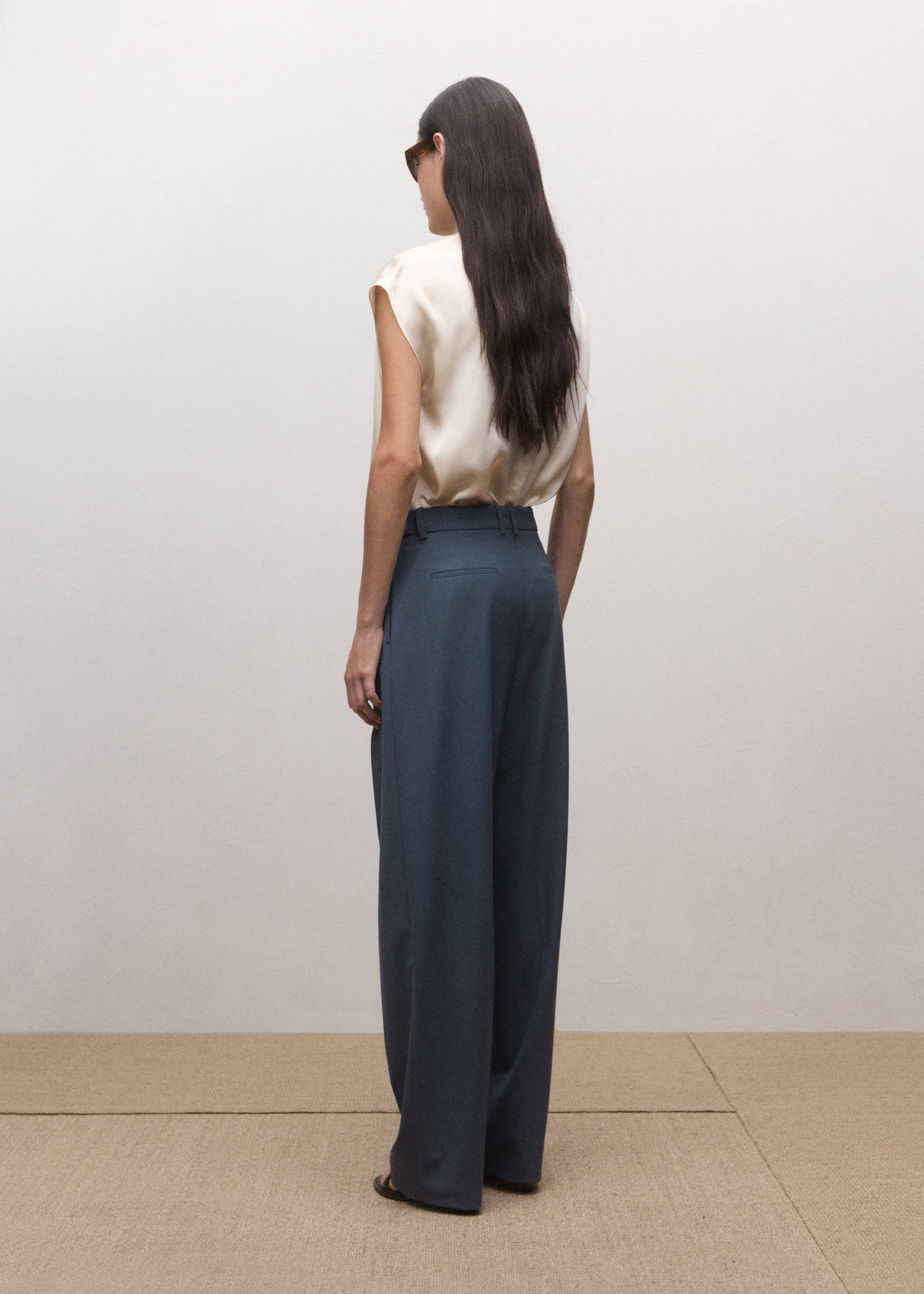 Прямые костюмные брюки из шерсти - Обратная сторона изделия, Синий. Ref: 27004453-01.