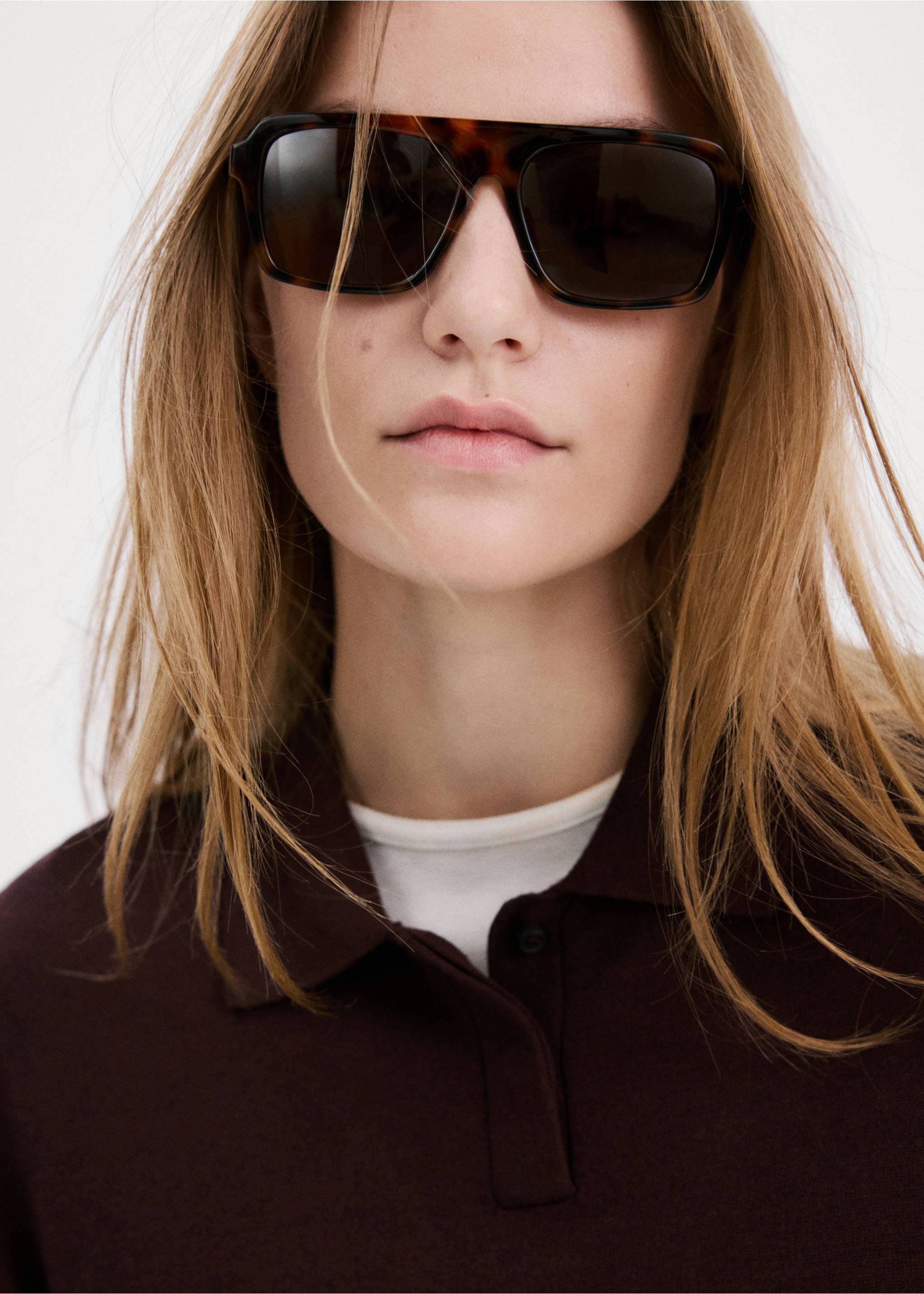 Knitted polo-neck sweater - Details of the article 1, Maroon. Ref: 27004780-00.