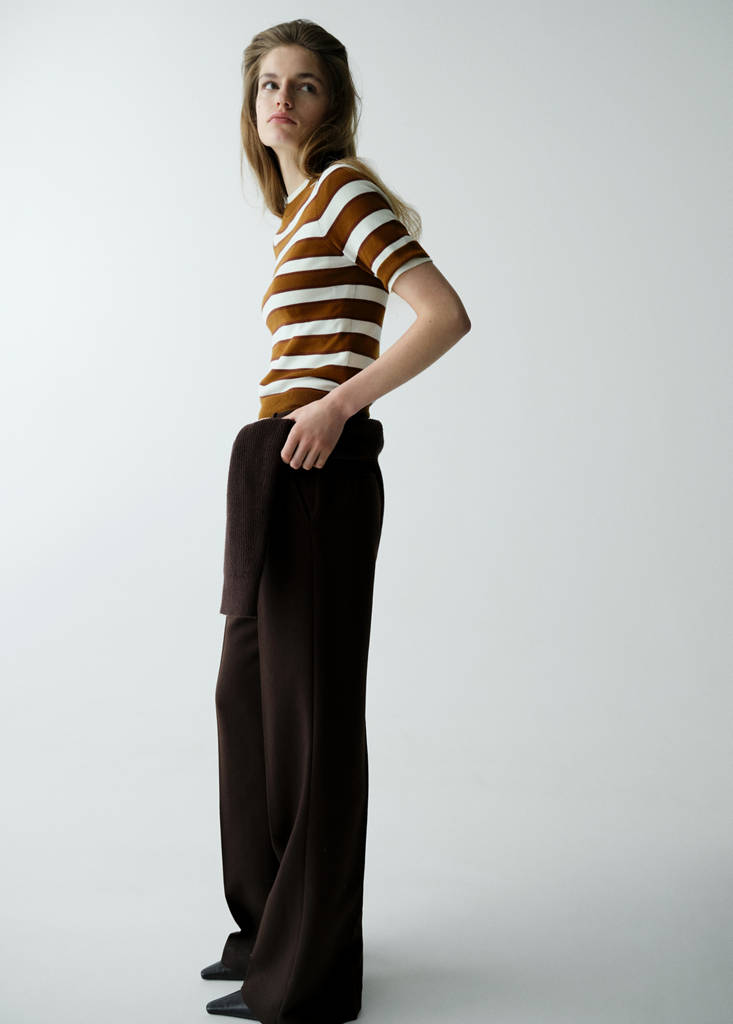 Short-sleeved knitted sweater — Caramel