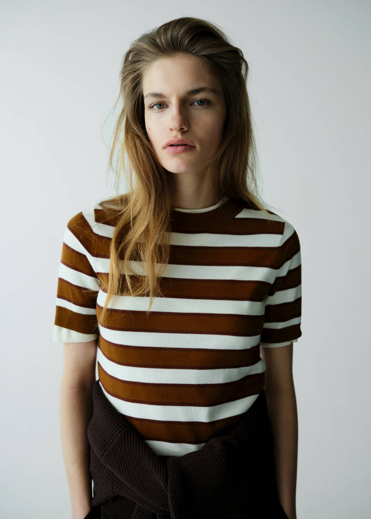 Short-sleeved knitted sweater — Caramel