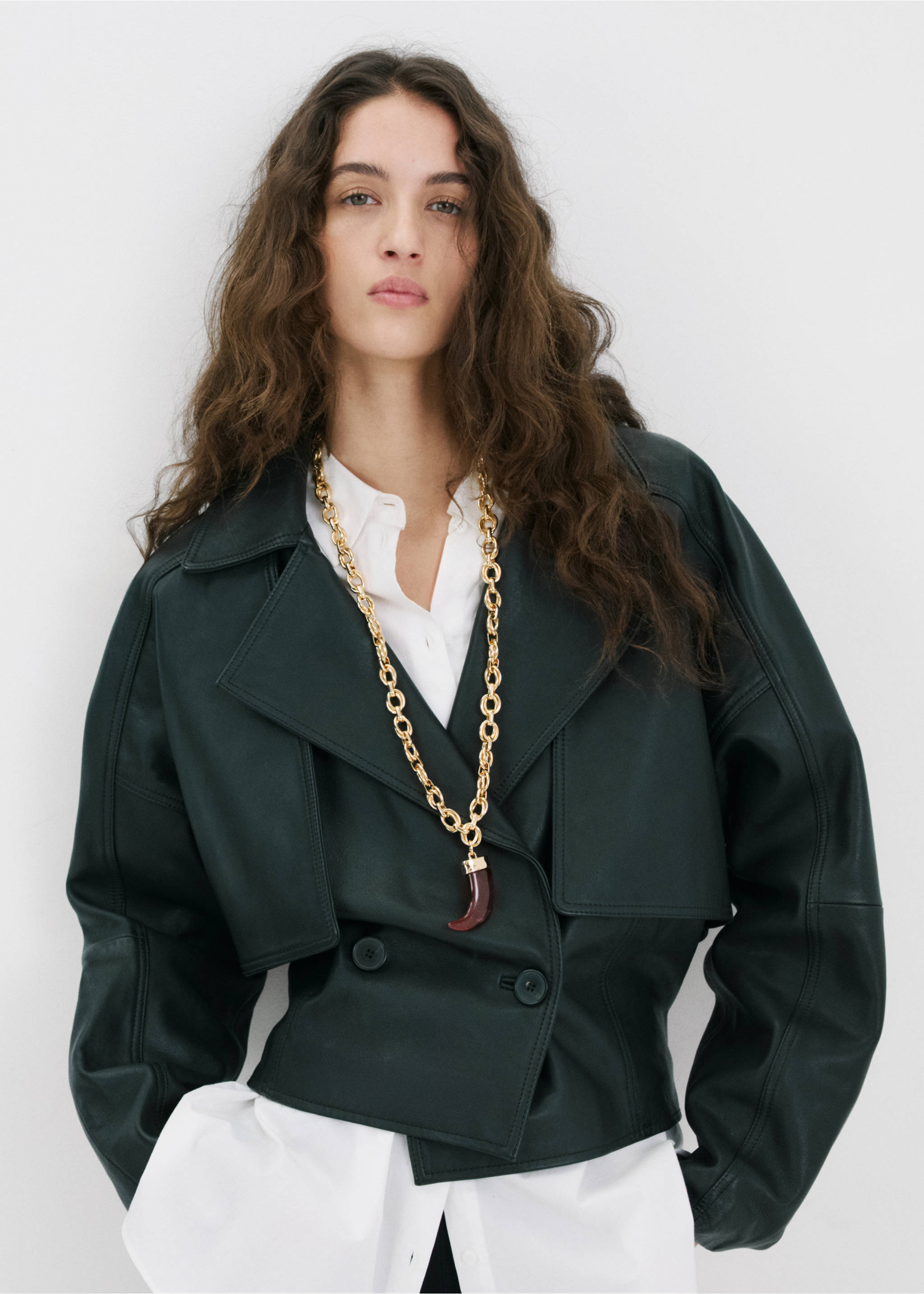 Resin pendant necklace - General plane, Gold. Ref: 27004787-00.