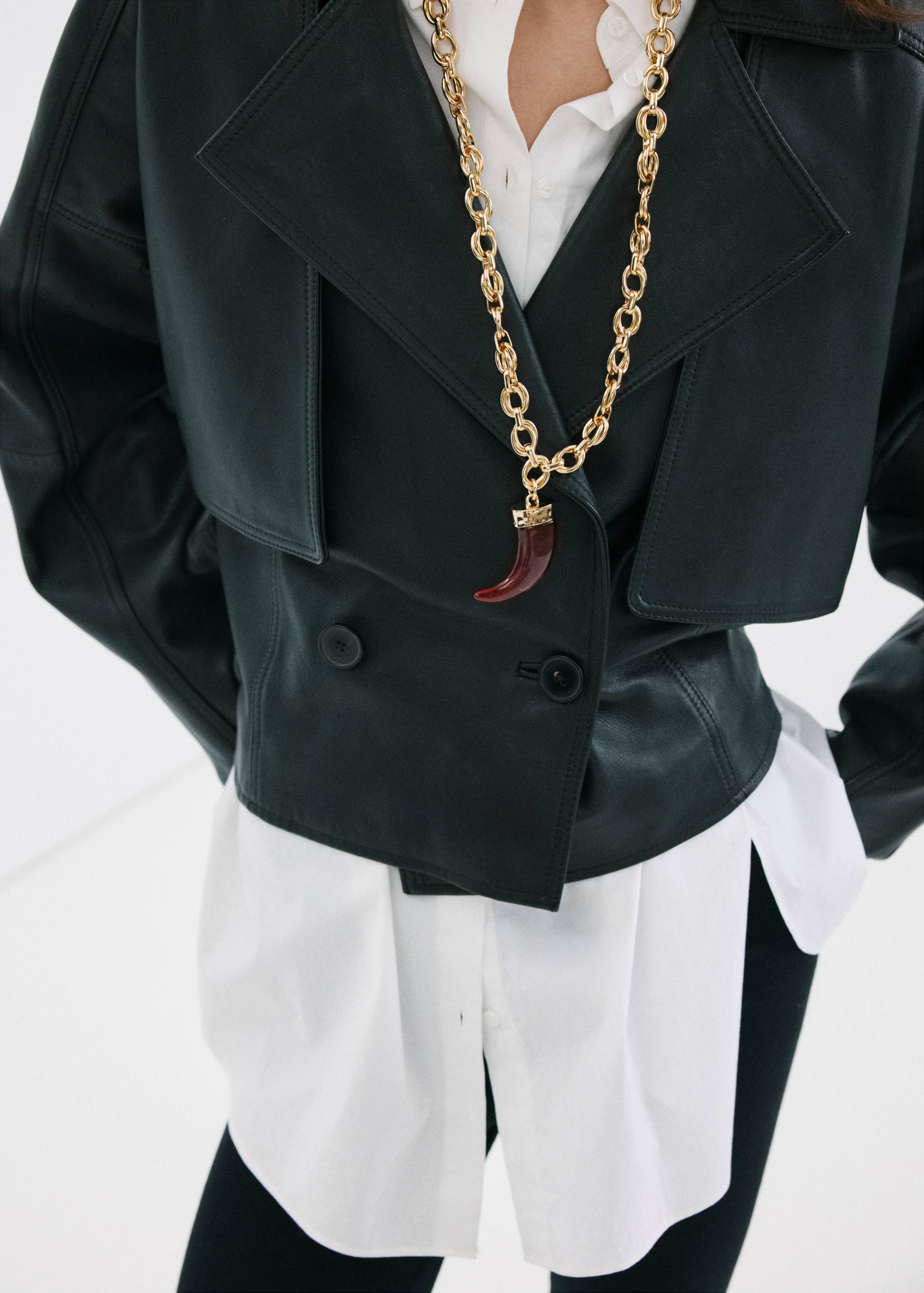 Resin pendant necklace - Details of the article 9