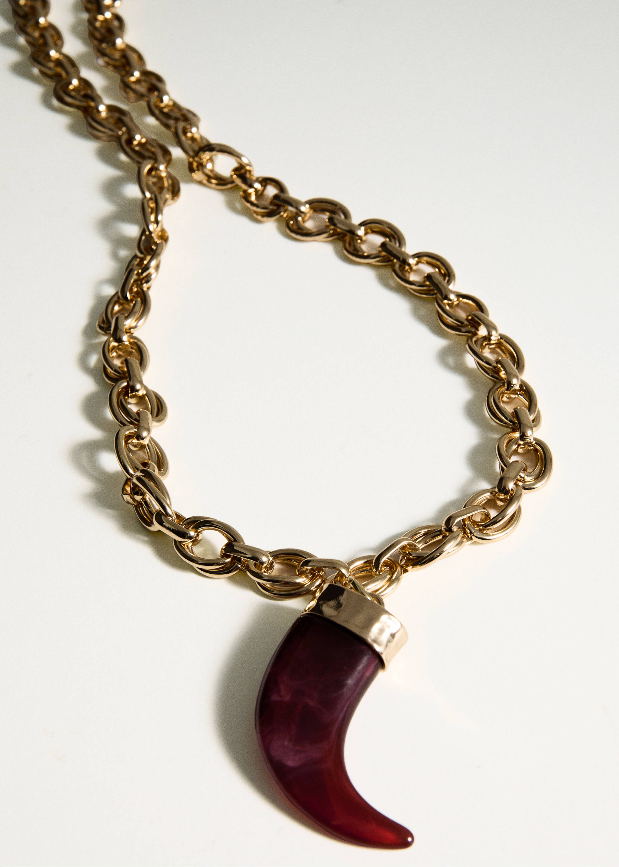 Resin pendant necklace - Details of the article 1, Gold. Ref: 27004787-00.