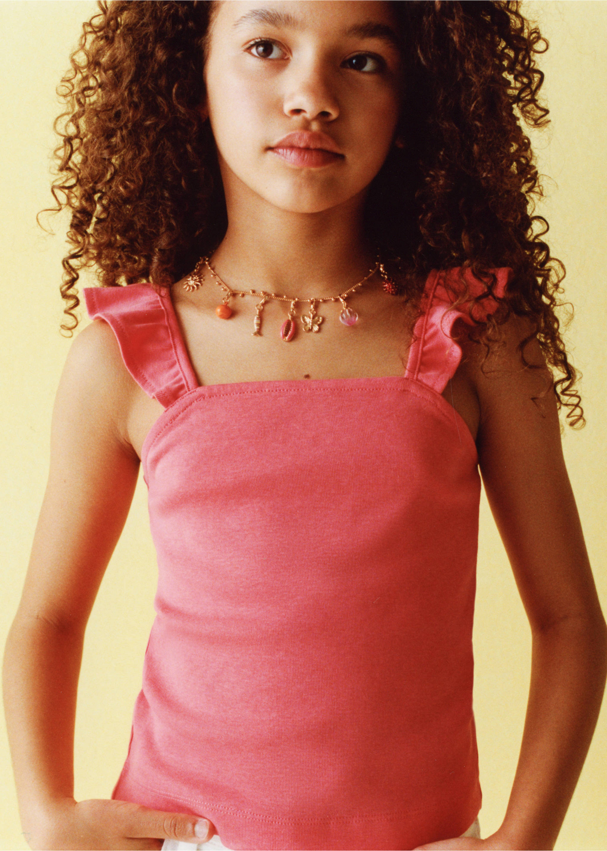 Collar colgante charms - Plano general, Amarillo. Ref: 27004791-00.