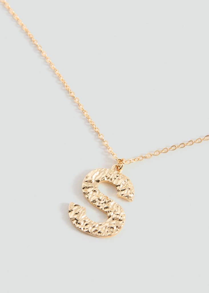 Halskette mit Buchstaben-Anhänger — Gold