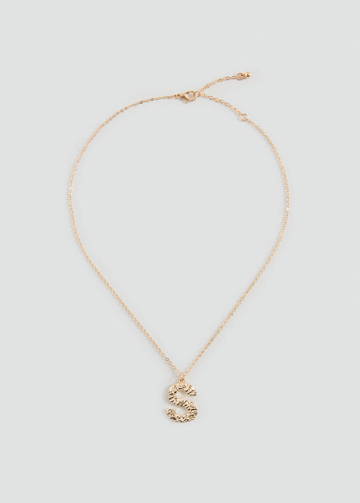 Halskette mit Buchstaben-Anhänger — Gold