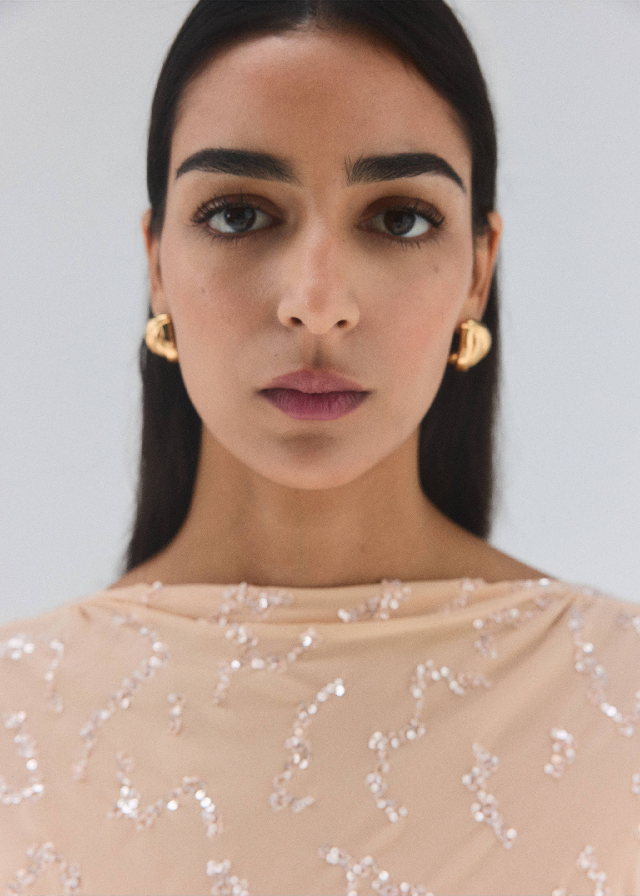 Sequin dress with open back - Details of the article 1, Ecru. Ref: 27005821-00.
