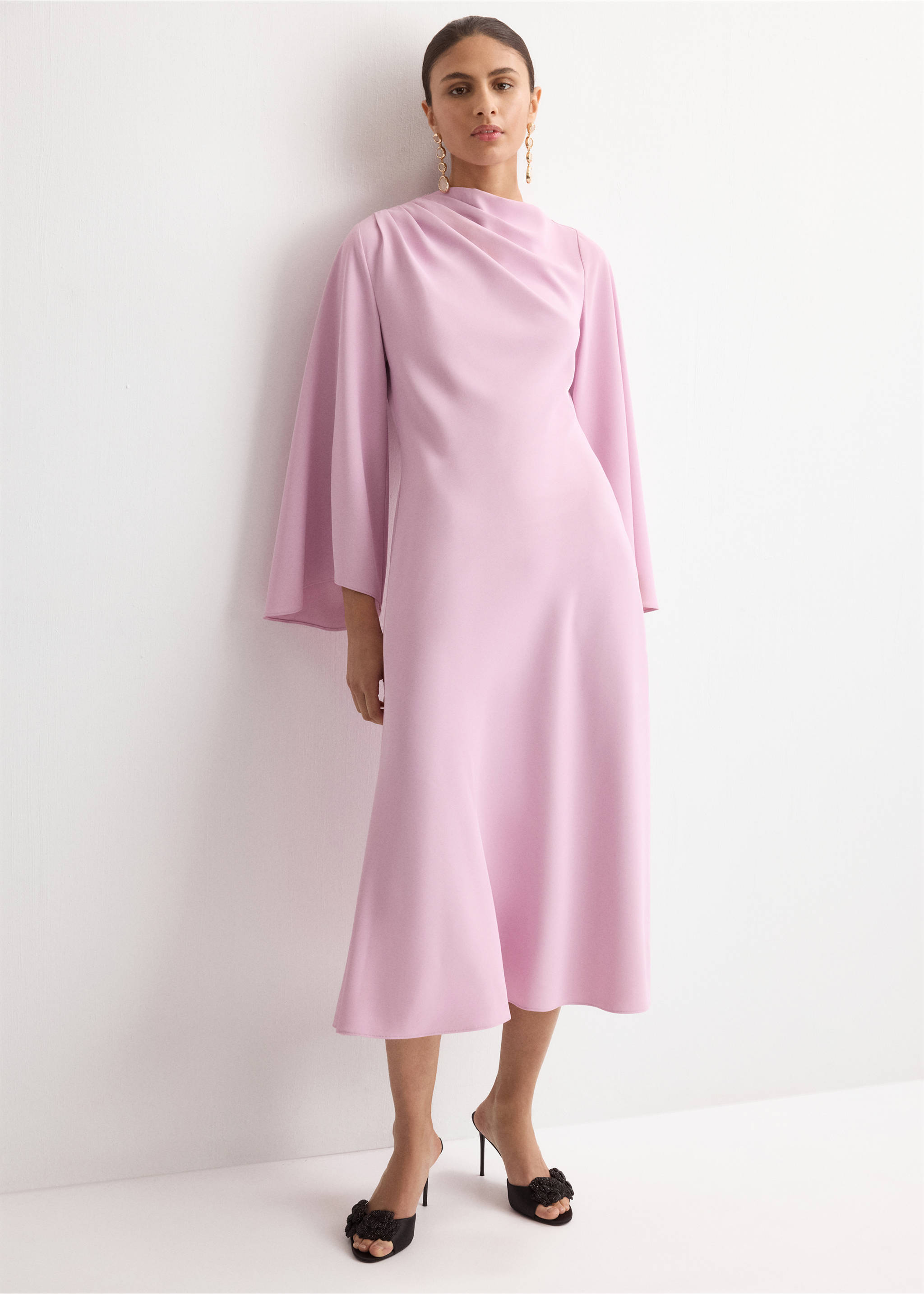 Flared-sleeve satin dress - General plane